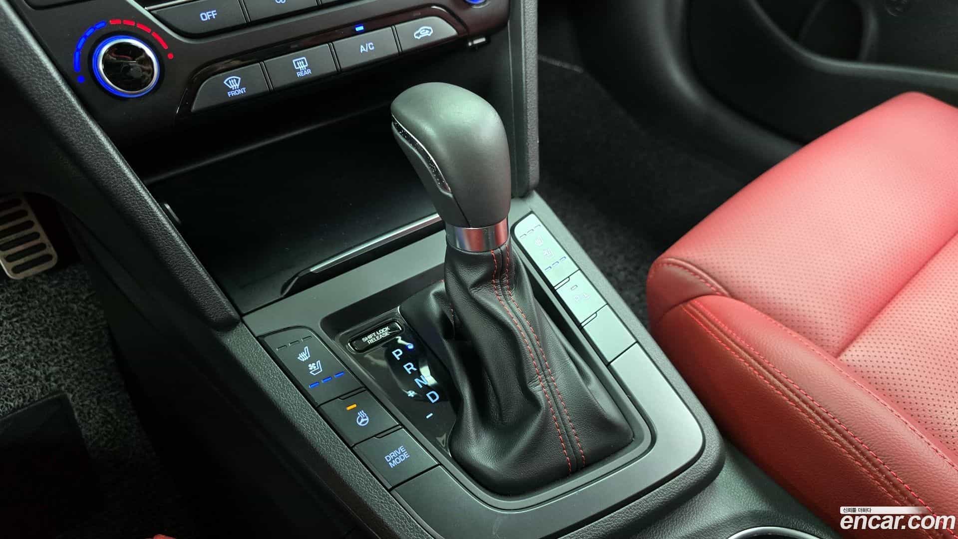 AVANTE Hyundai 2016.6-INNER-009