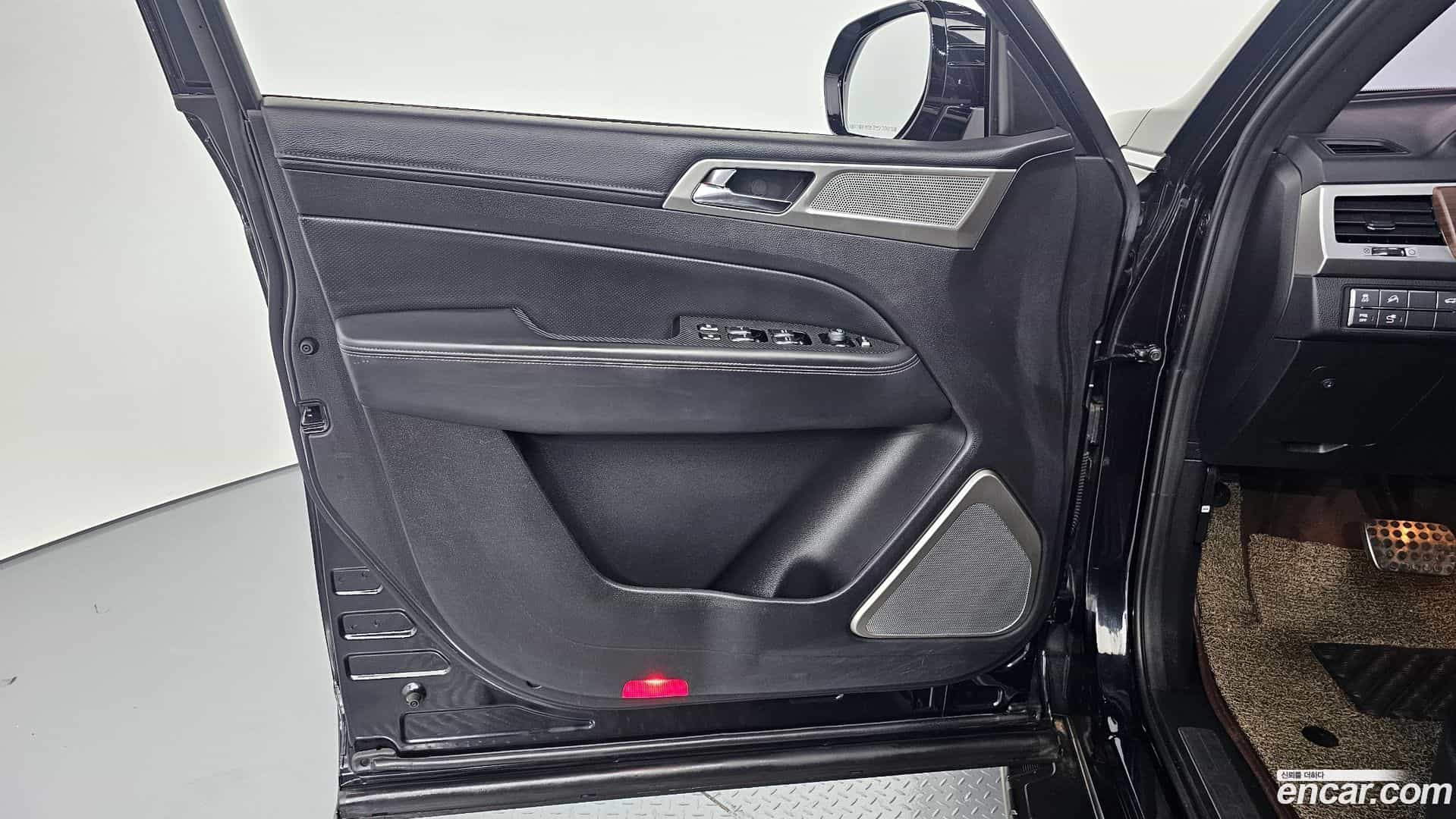 Rexton KG Mobility 2018.3-INNER-034