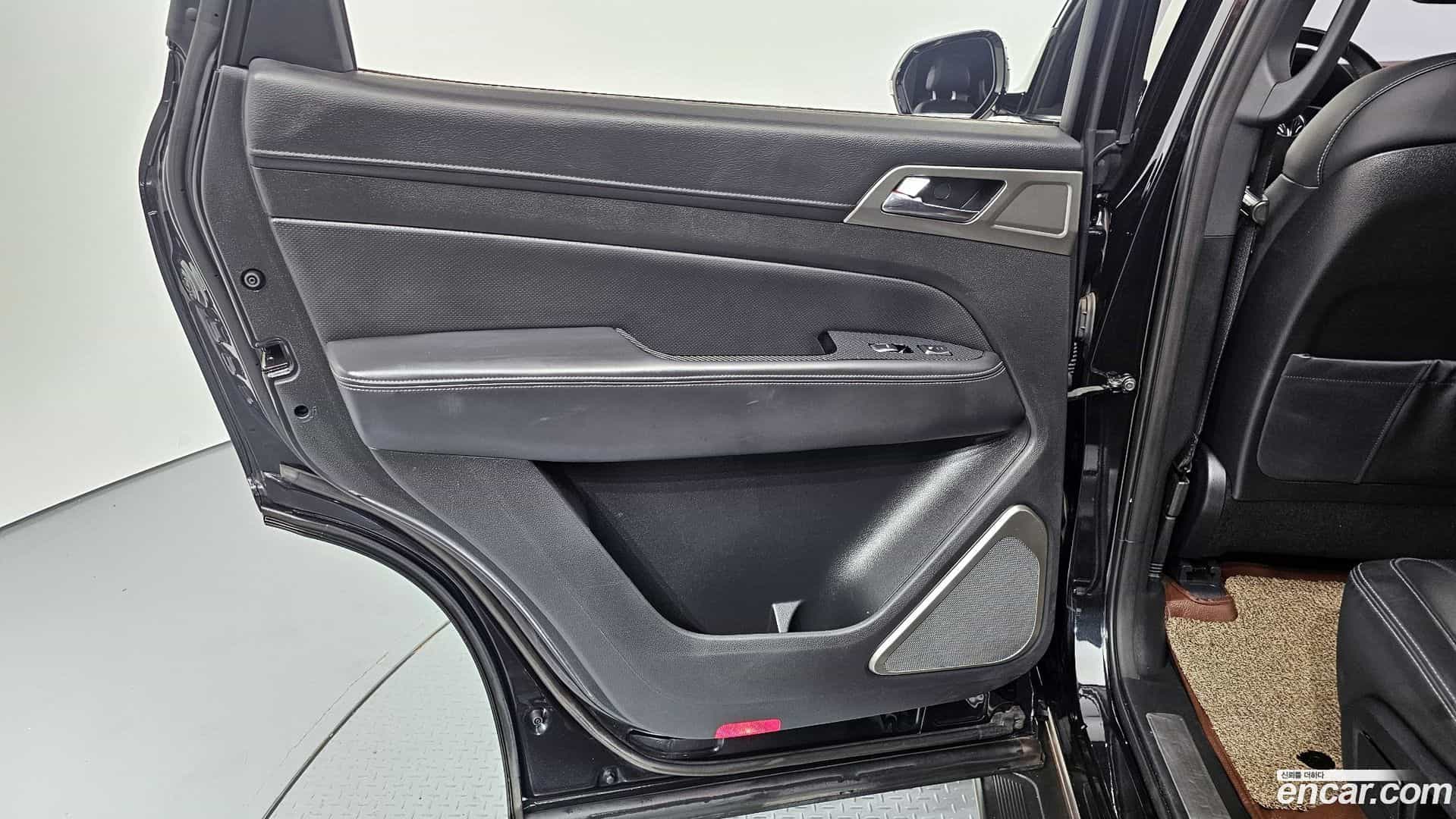 Rexton KG Mobility 2018.3-INNER-035