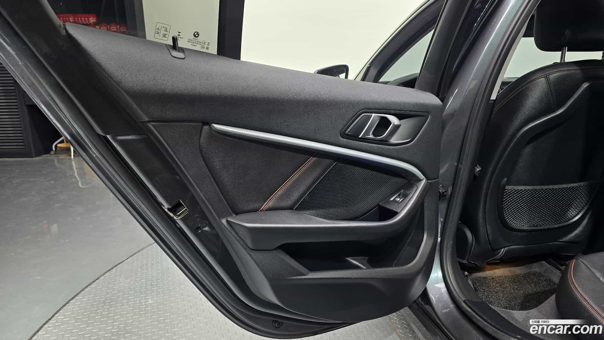 1-Series BMW 2021.4-INNER-035