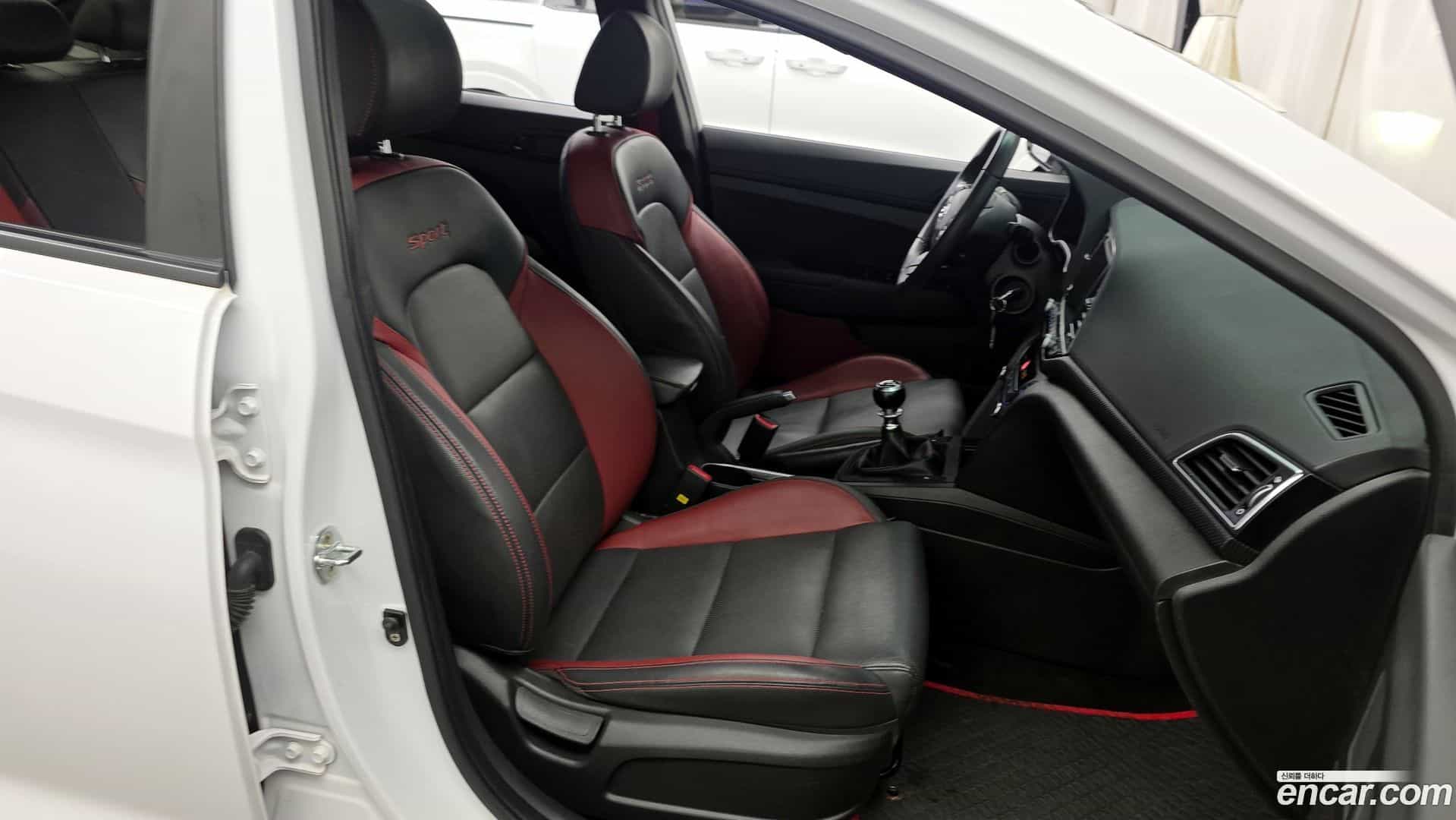 AVANTE Hyundai 2017.0-OPTION-015