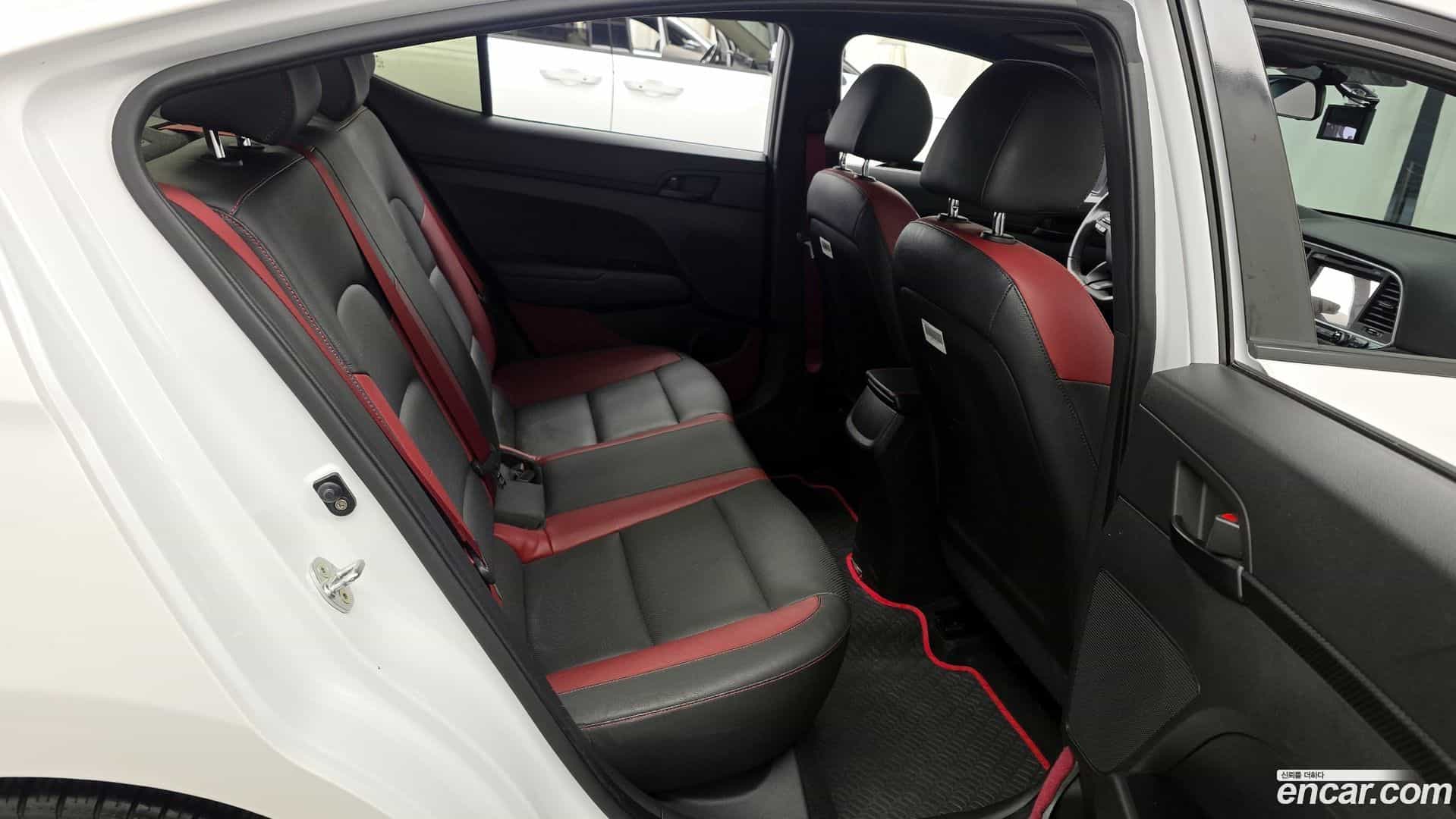 AVANTE Hyundai 2017.0-OPTION-016