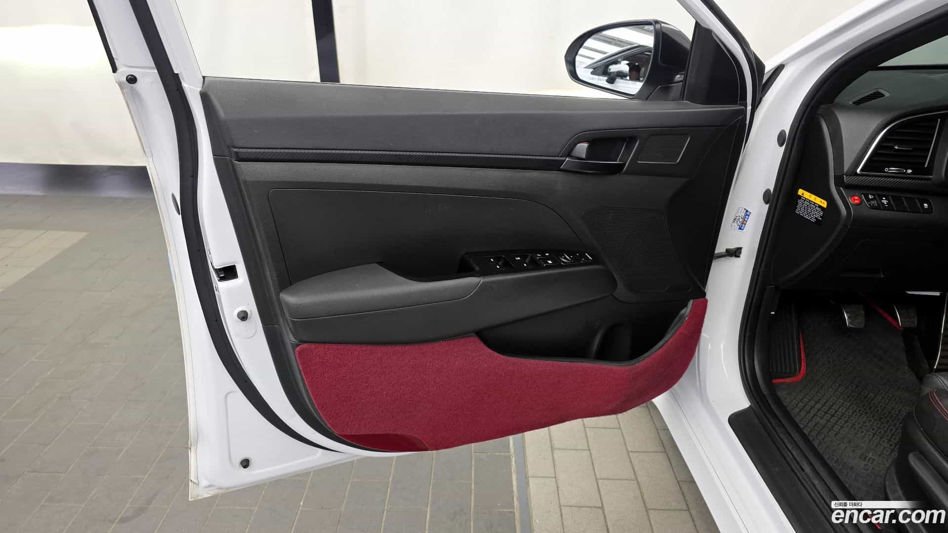 AVANTE Hyundai 2017.0-INNER-034
