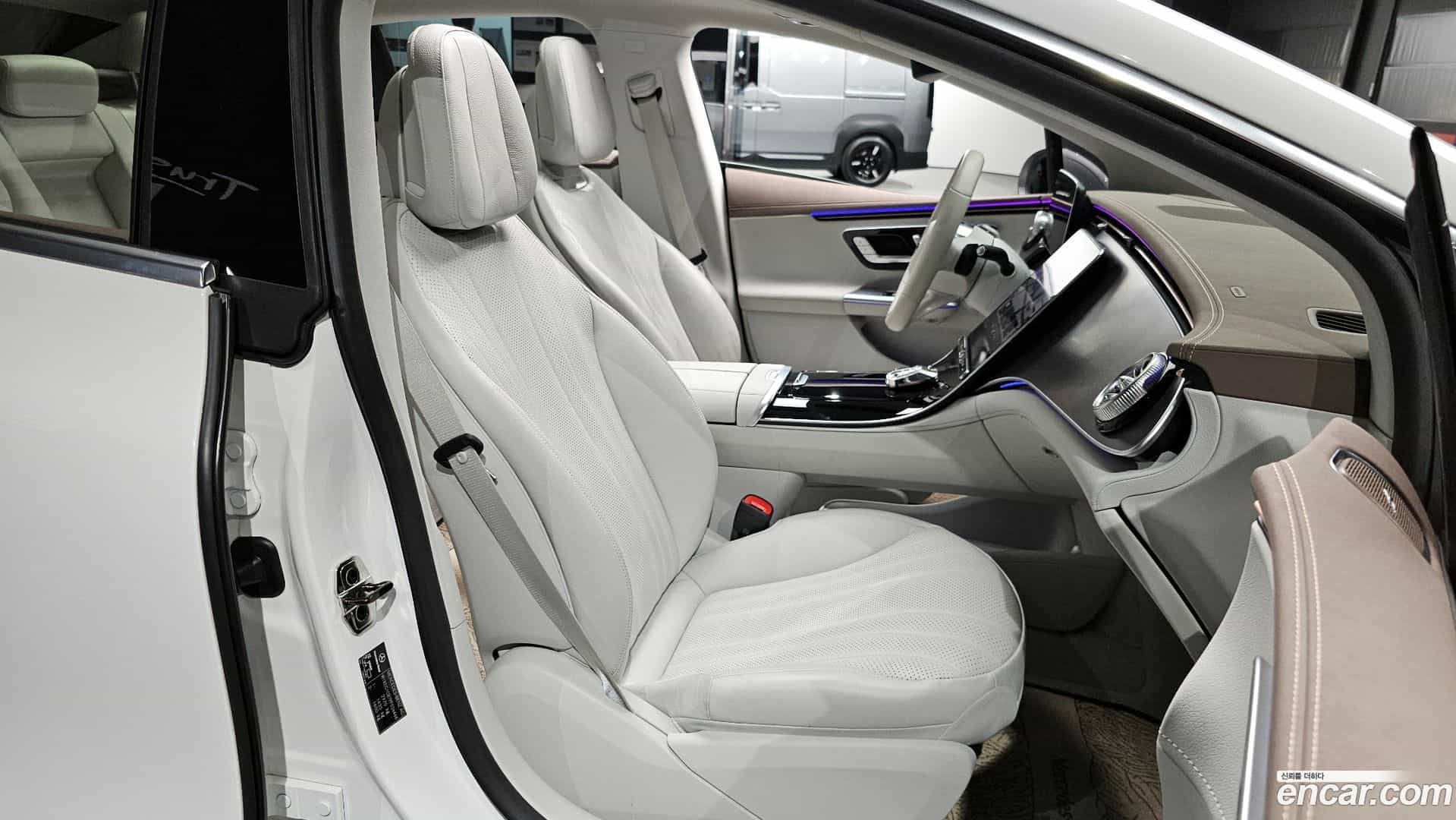 EQE Mercedes-Benz 2023.7-OPTION-016