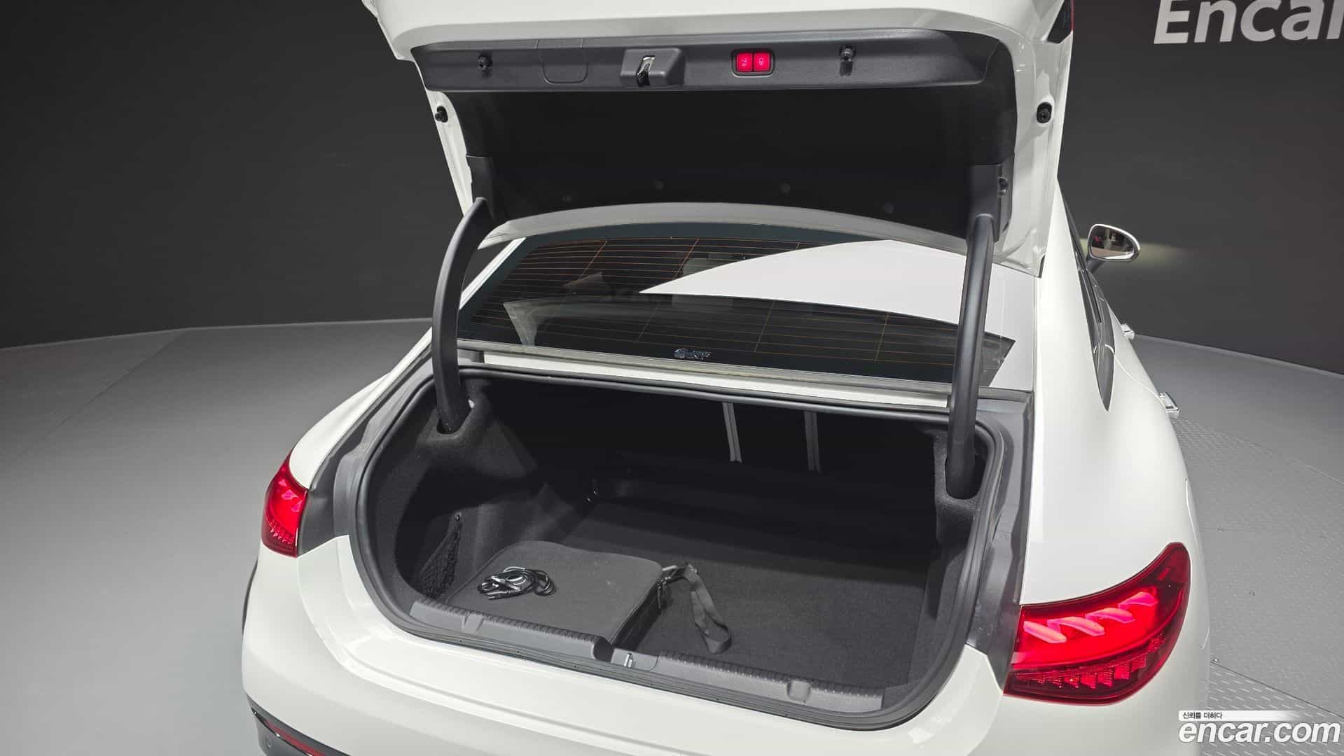 EQE Mercedes-Benz 2023.7-OPTION-024