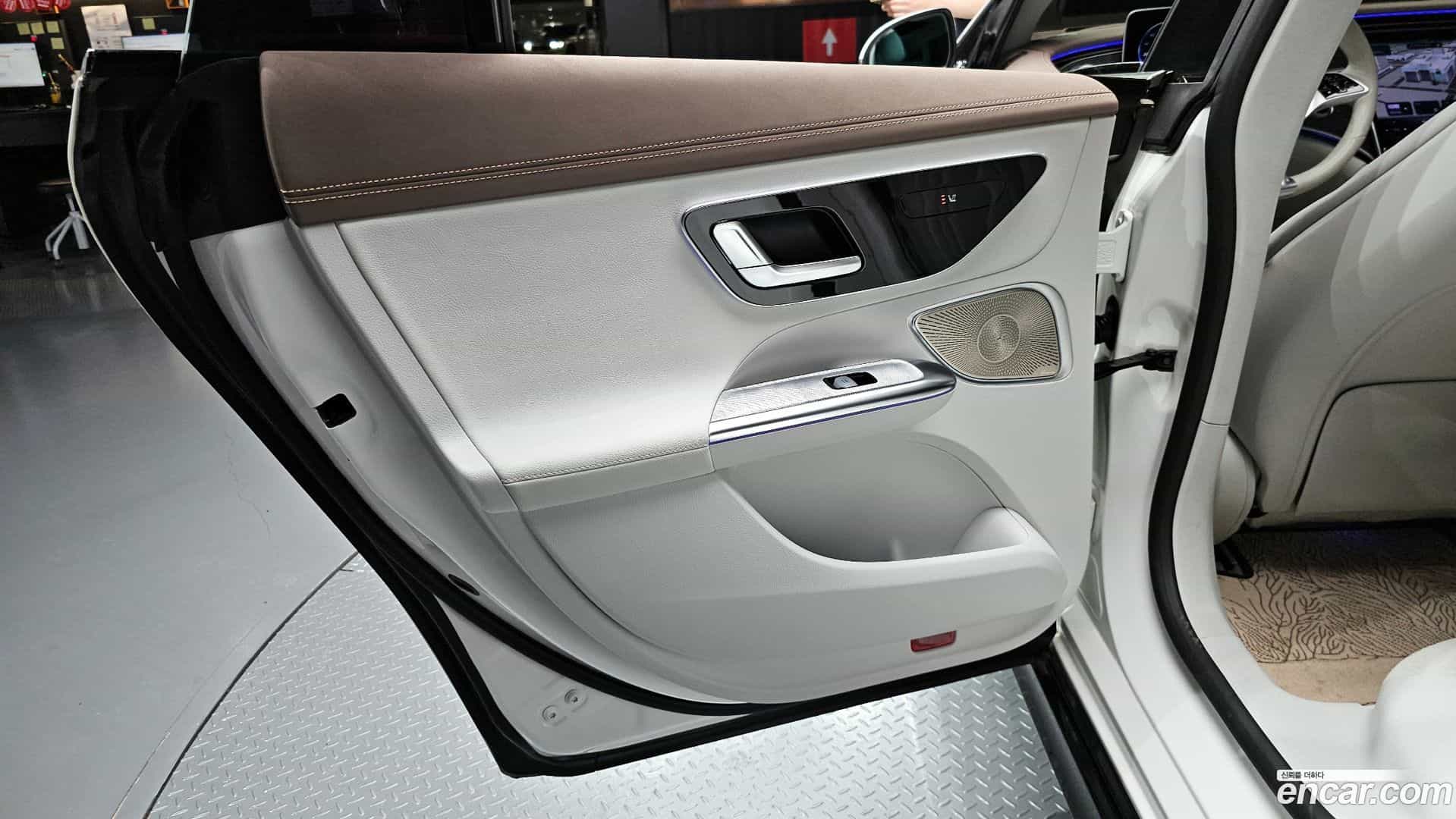 EQE Mercedes-Benz 2023.7-INNER-035