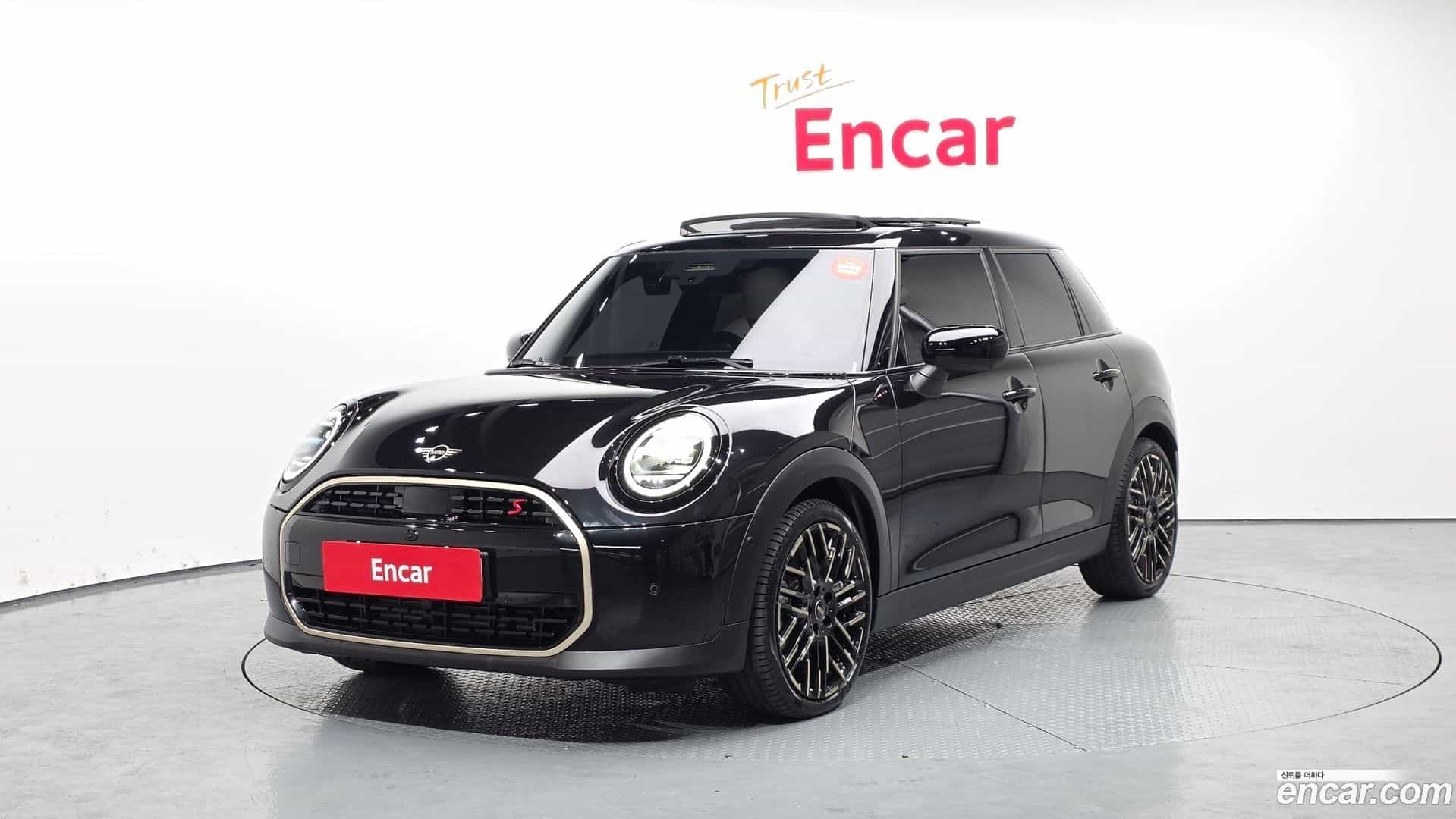 Cooper Mini 2024.10-OUTER-001
