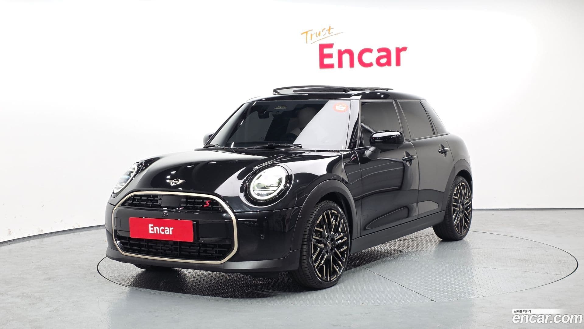 Main__Slider__Photo:Cooper Mini 2024.10-0