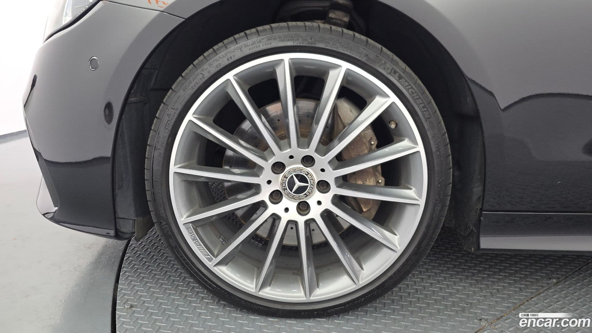 Main__Slider__Photo:E-Class Mercedes-Benz 2022.2-4
