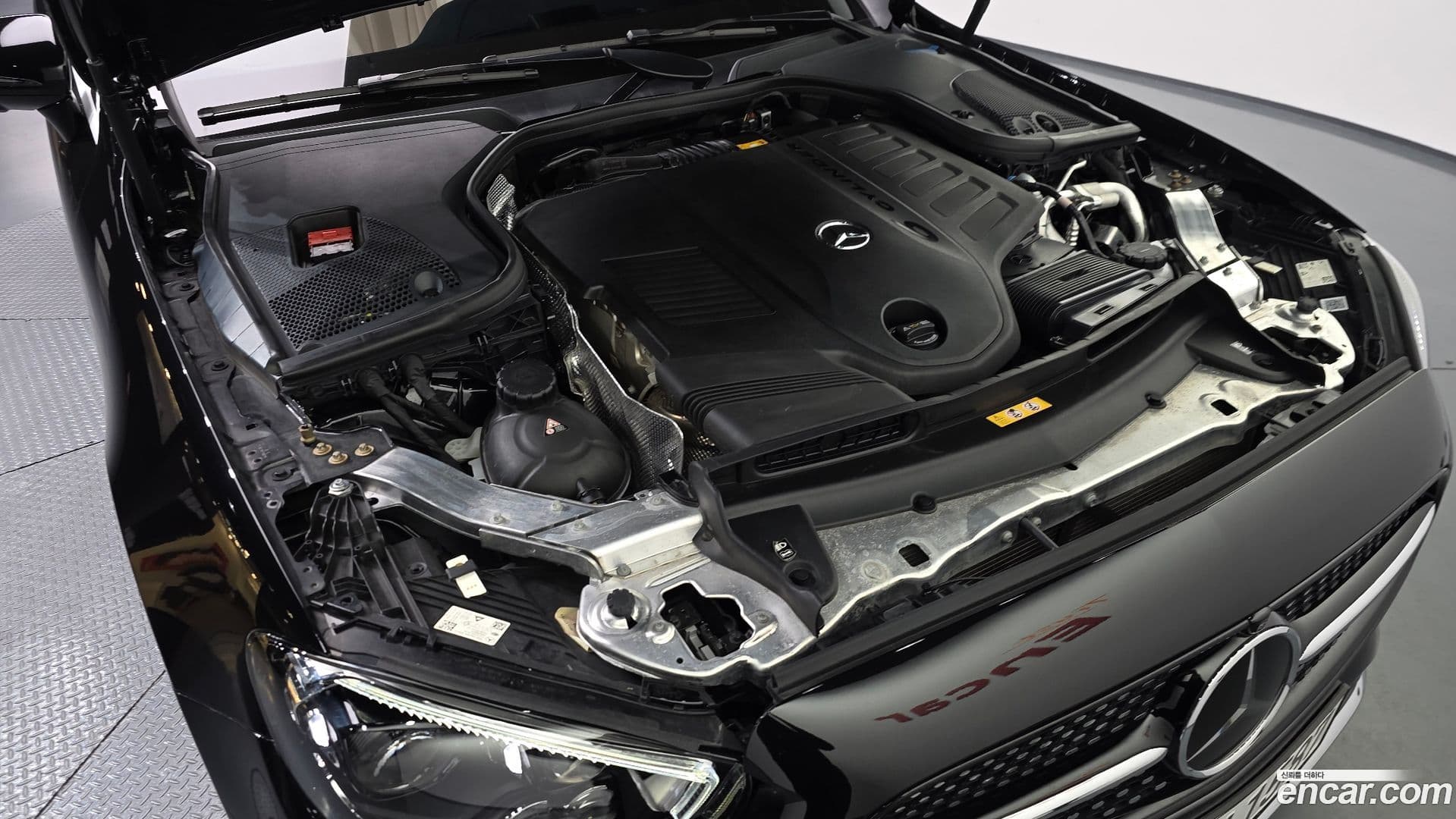 Main__Slider__Photo:E-Class Mercedes-Benz 2022.2-5