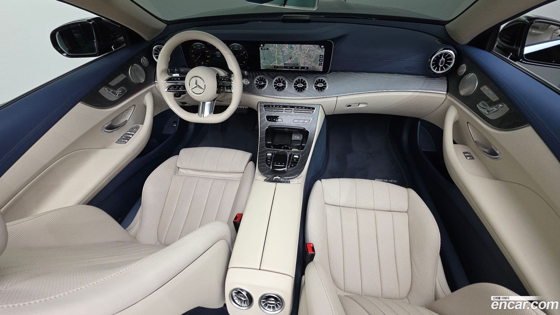 Main__Slider__Photo:E-Class Mercedes-Benz 2022.2-6