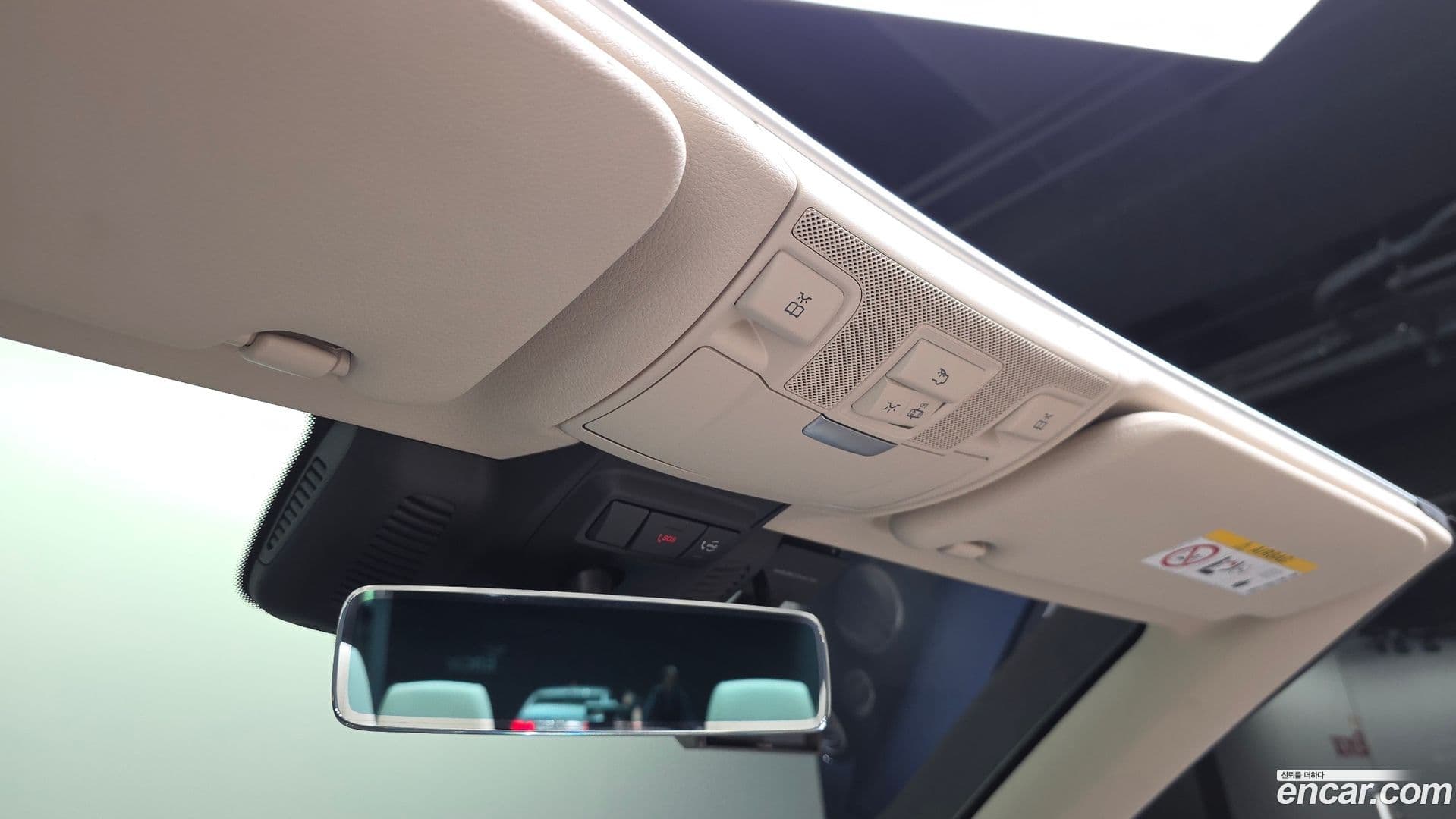 Main__Slider__Photo:E-Class Mercedes-Benz 2022.2-18