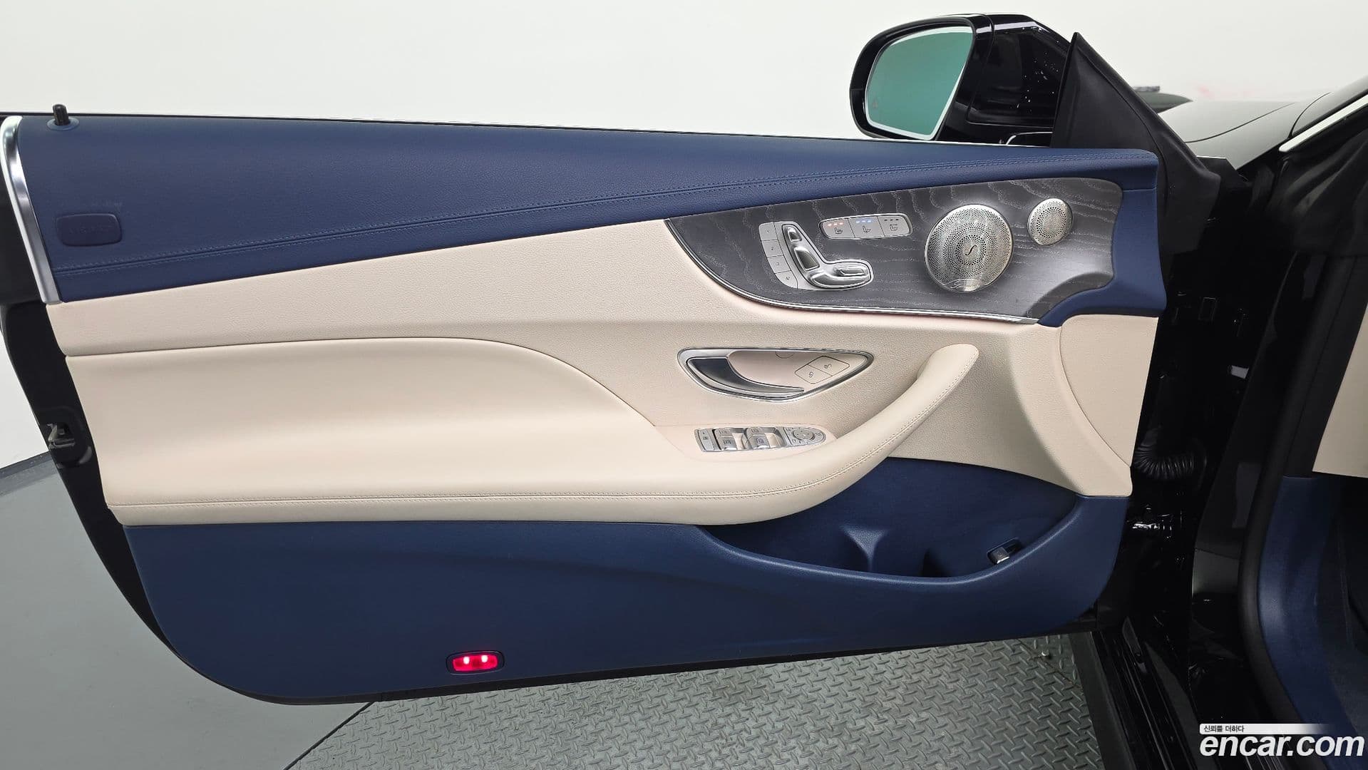 Main__Slider__Photo:E-Class Mercedes-Benz 2022.2-23