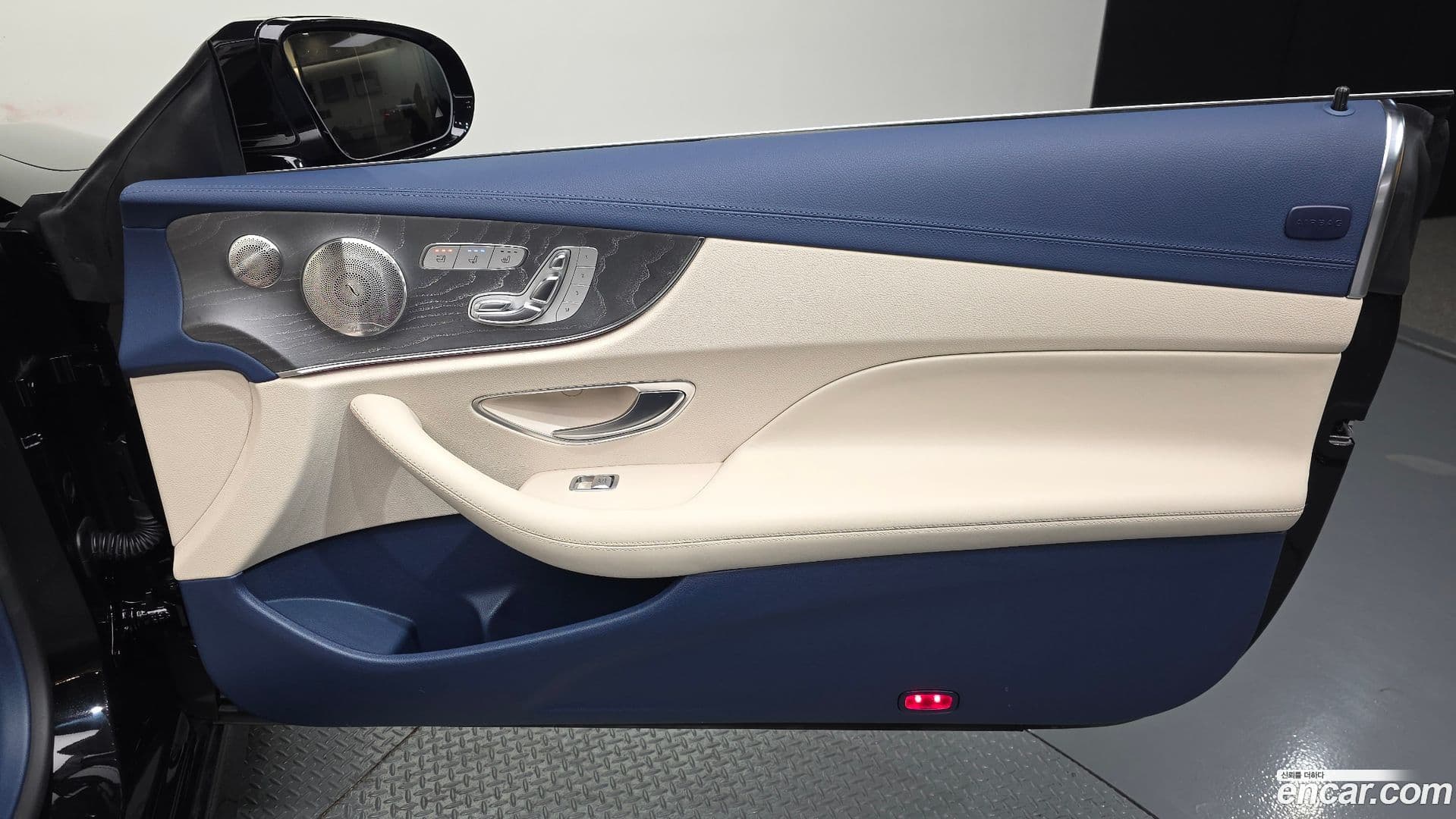 Main__Slider__Photo:E-Class Mercedes-Benz 2022.2-24