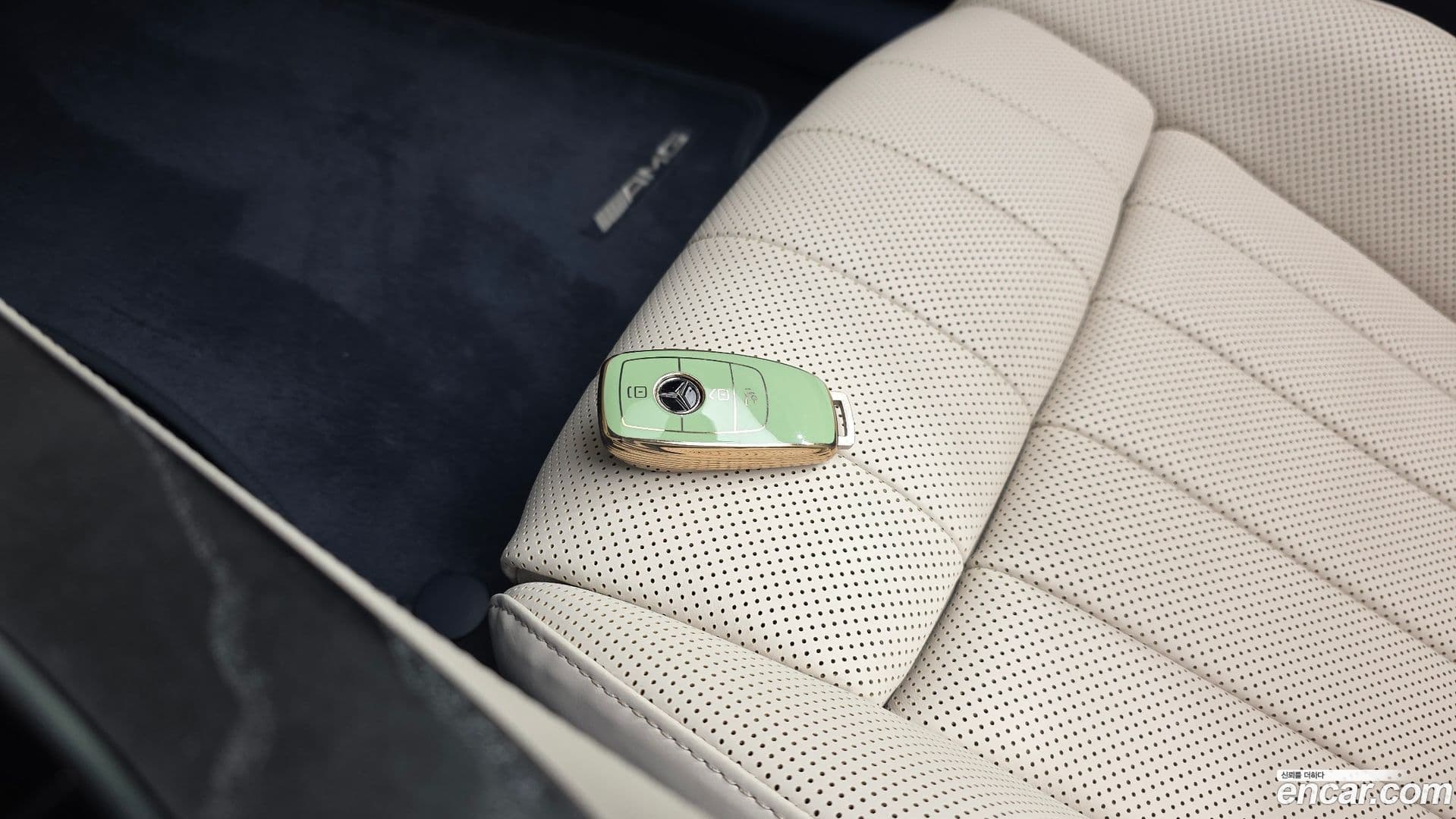 Main__Slider__Photo:E-Class Mercedes-Benz 2022.2-30