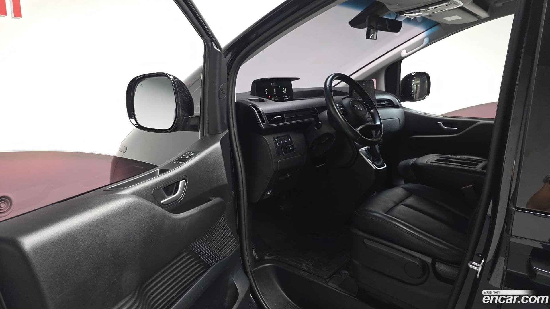 Main__Slider__Photo:Staria Hyundai 2021.5-9