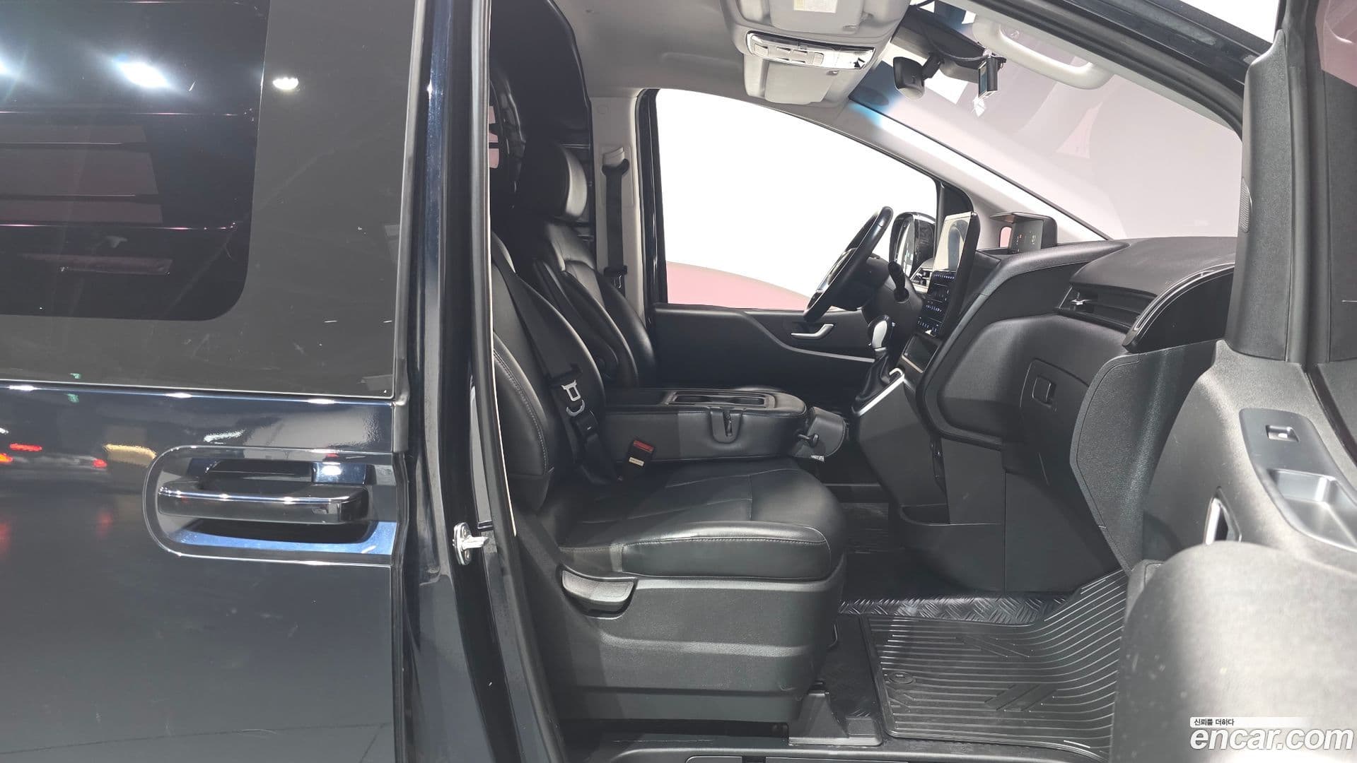 Main__Slider__Photo:Staria Hyundai 2021.5-10