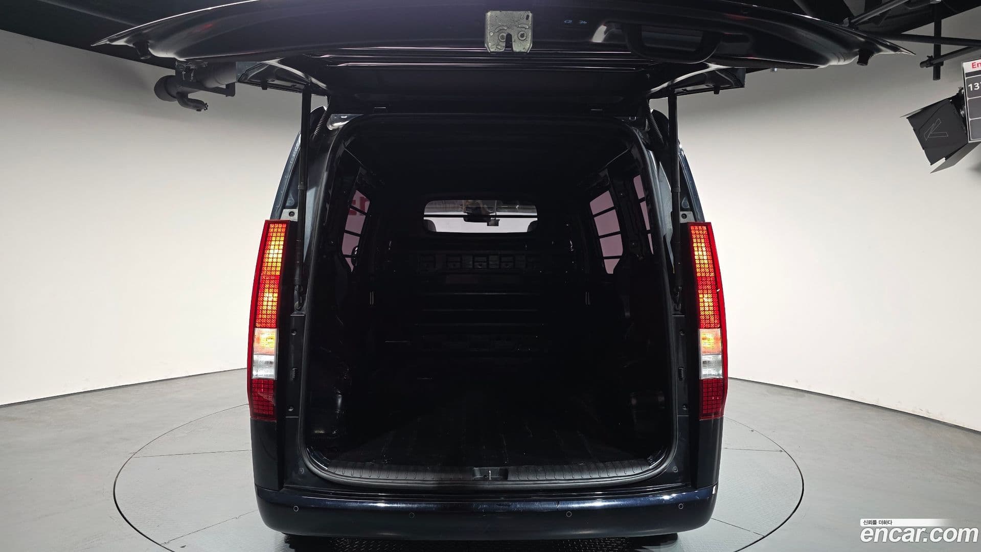 Main__Slider__Photo:Staria Hyundai 2021.5-19
