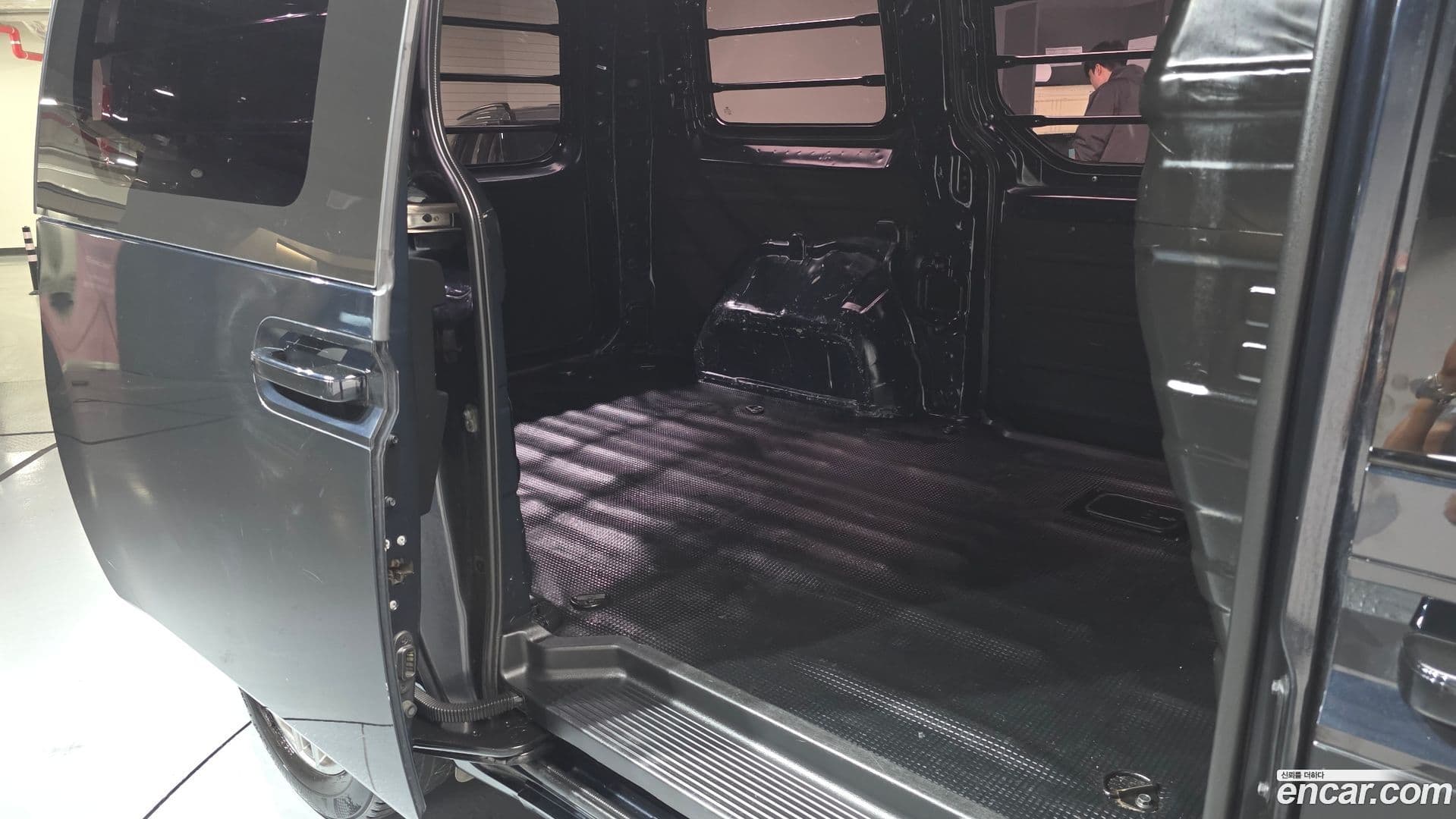 Main__Slider__Photo:Staria Hyundai 2021.5-25