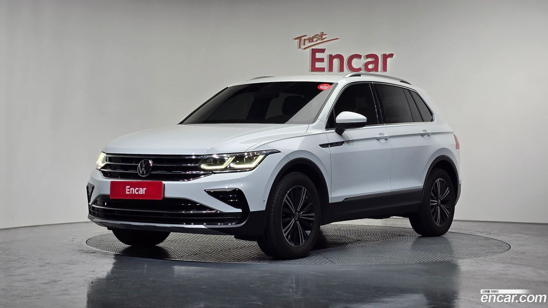 Main__Slider__Photo:Tiguan Volkswagen 2023.10-0