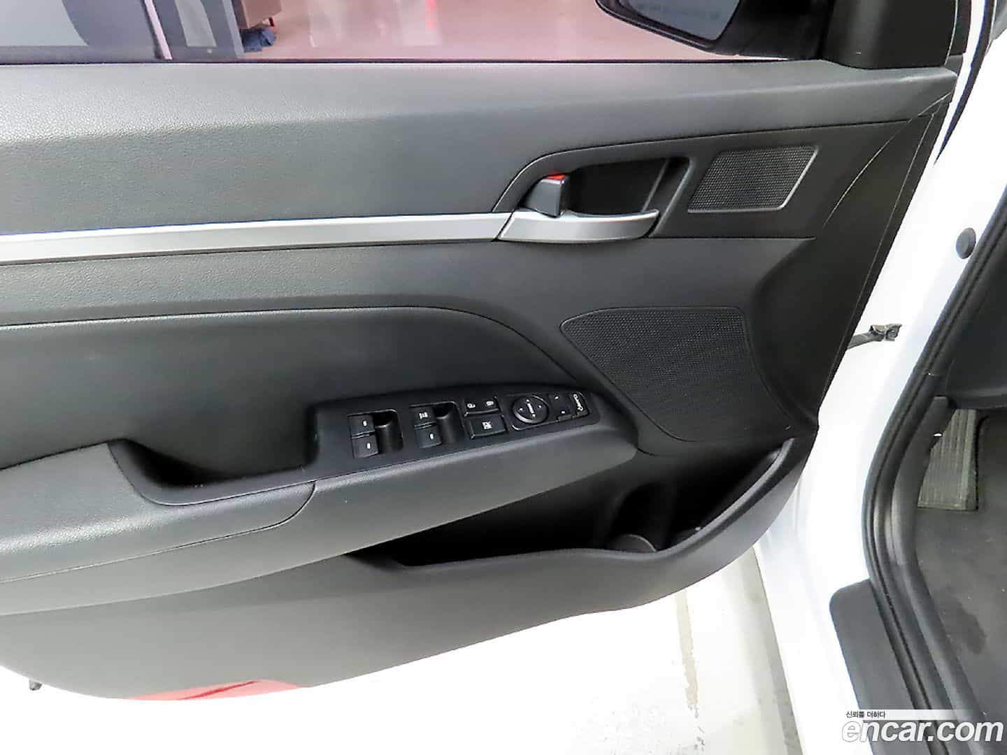 AVANTE Hyundai 2019.6-OPTION-022