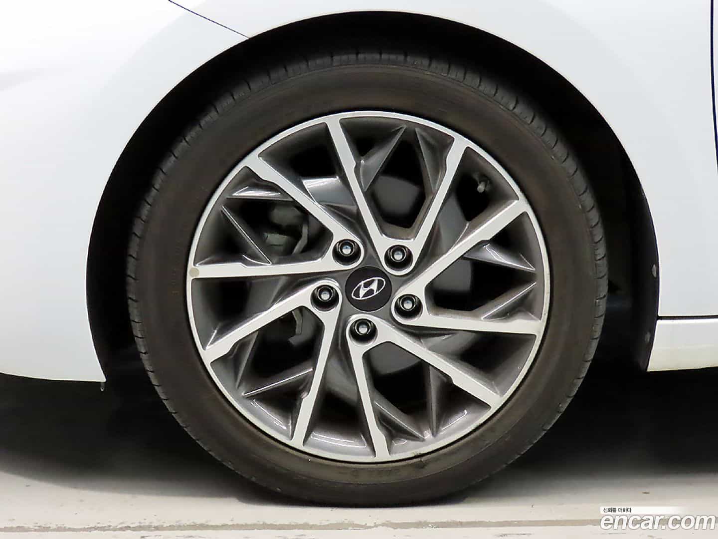 AVANTE Hyundai 2019.6-OPTION-024