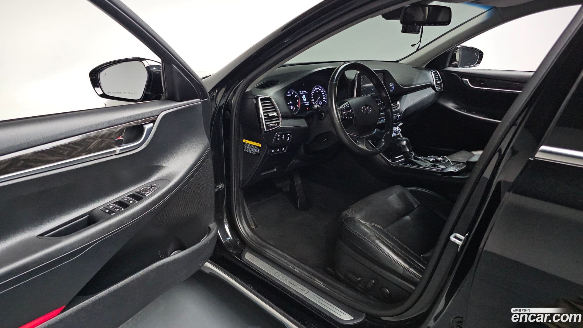 Main__Slider__Photo:Grandeur Hyundai 2019.6-9