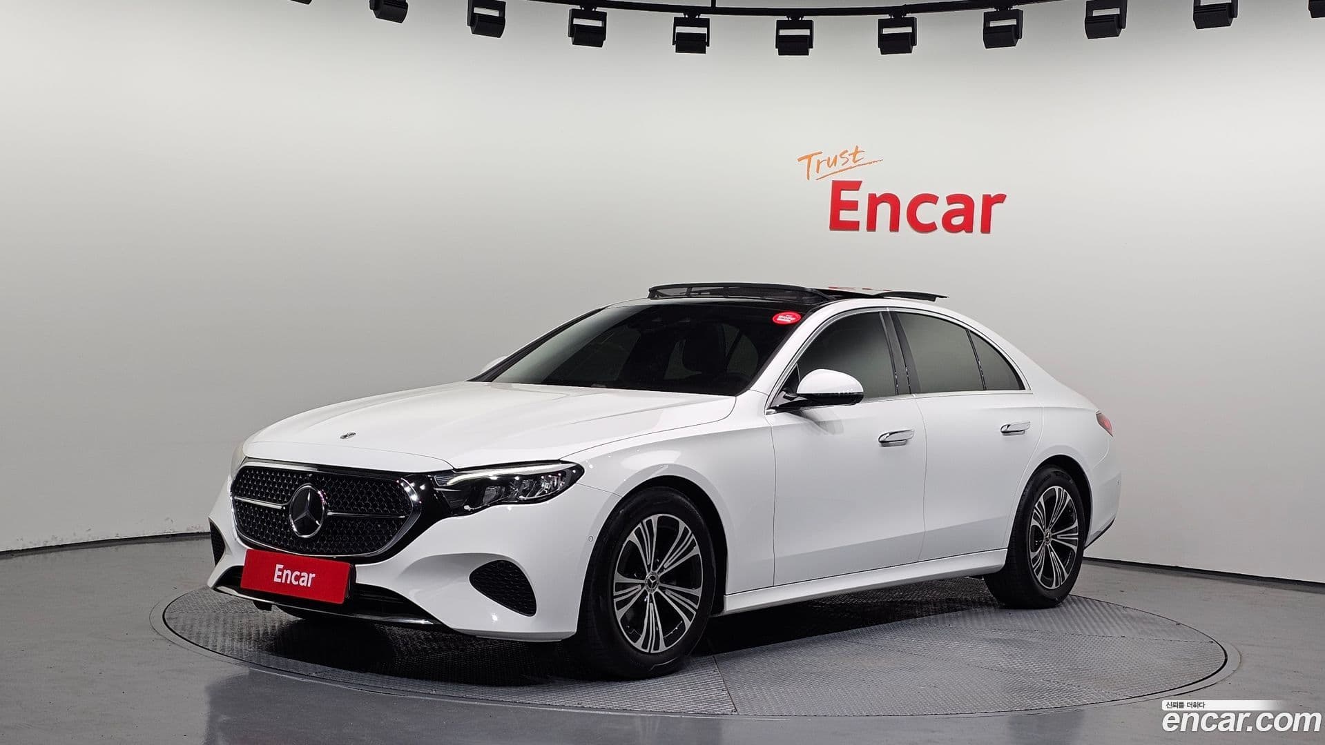 Main__Slider__Photo:E-Class Mercedes-Benz 2024.5-0