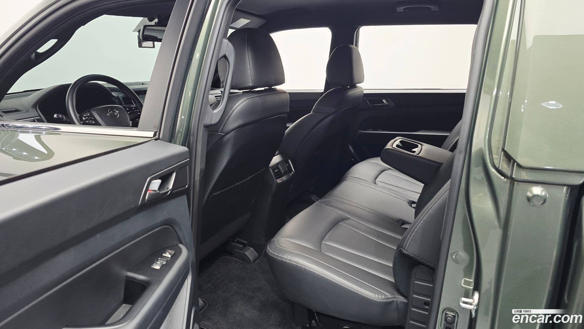 Main__Slider__Photo:Rexton KG Mobility 2023.0-10