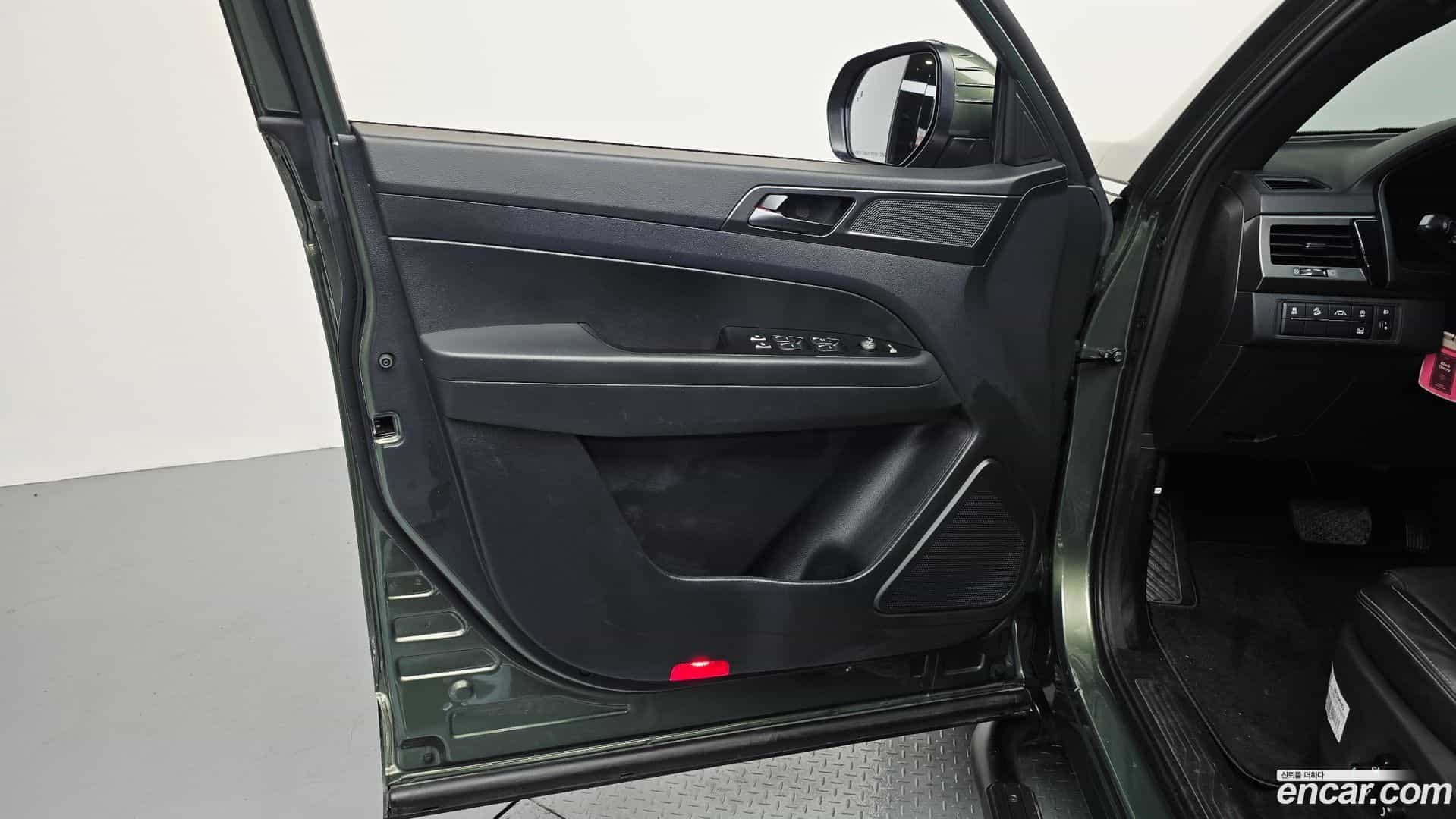 Rexton KG Mobility 2023.0-INNER-034