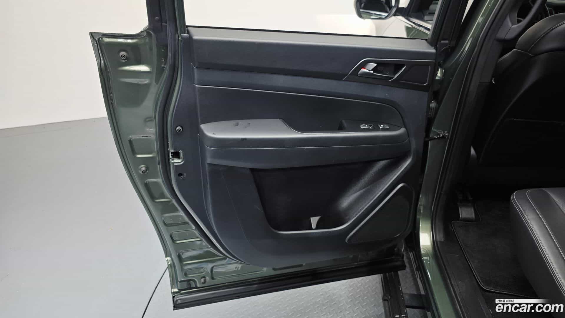 Rexton KG Mobility 2023.0-INNER-035