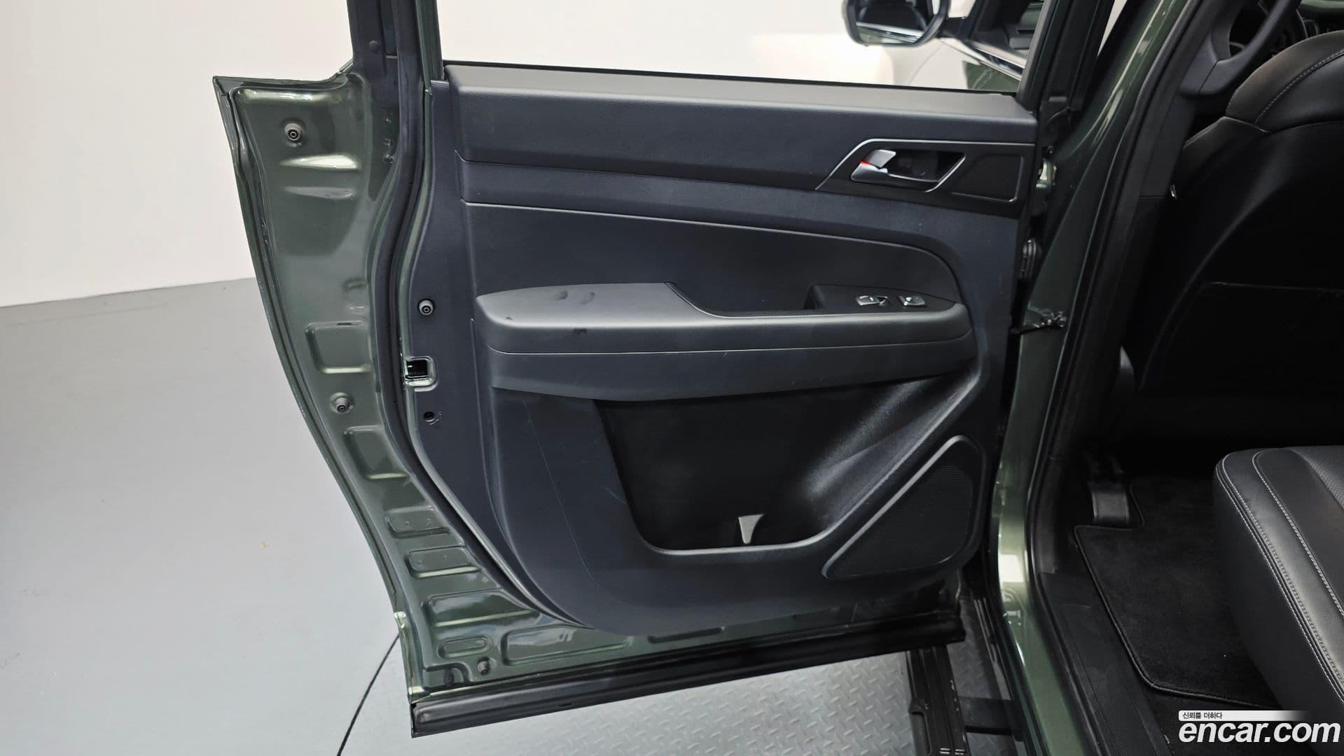 Main__Slider__Photo:Rexton KG Mobility 2023.0-24