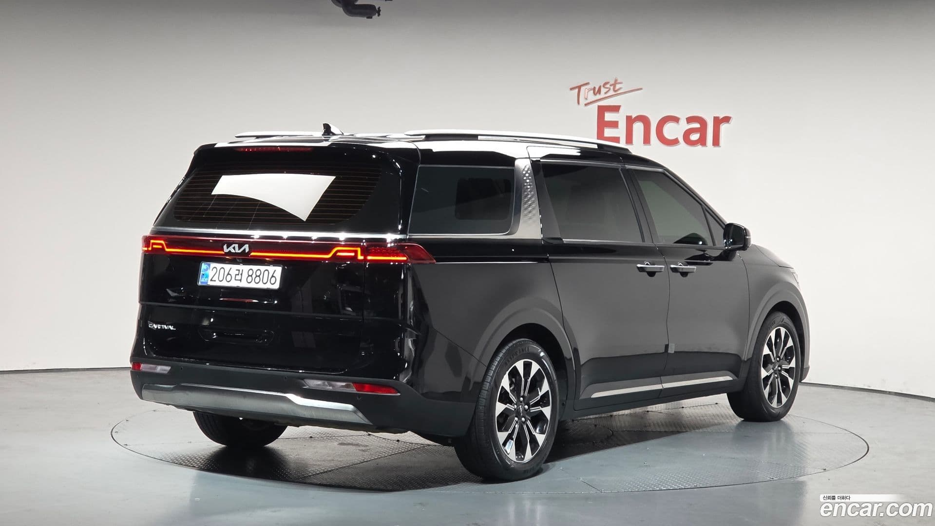 Main__Slider__Photo:Canival Kia 2022.3-1