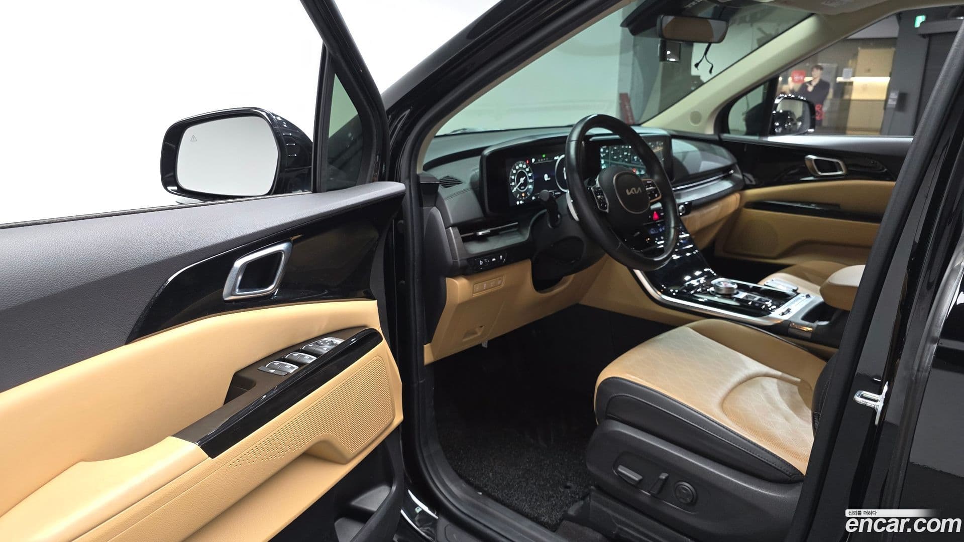 Main__Slider__Photo:Canival Kia 2022.3-9