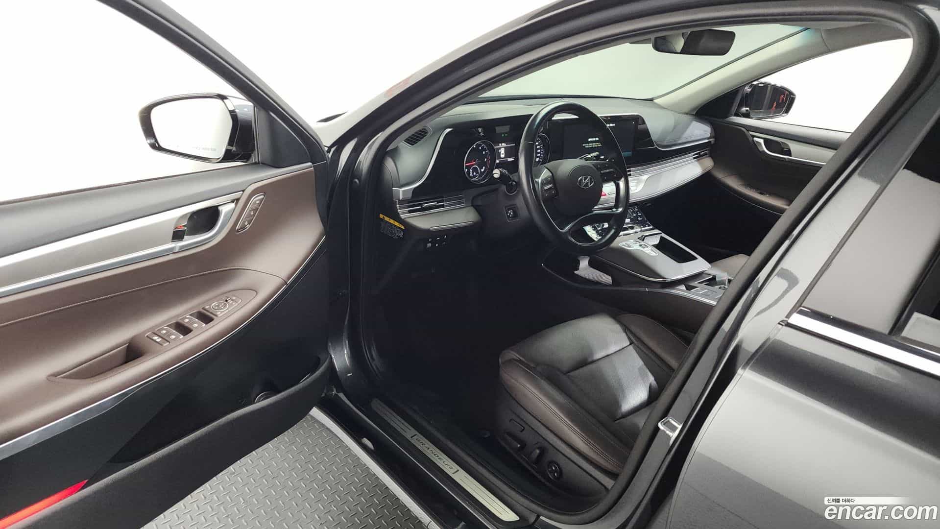 Grandeur Hyundai 2019.11-INNER-010