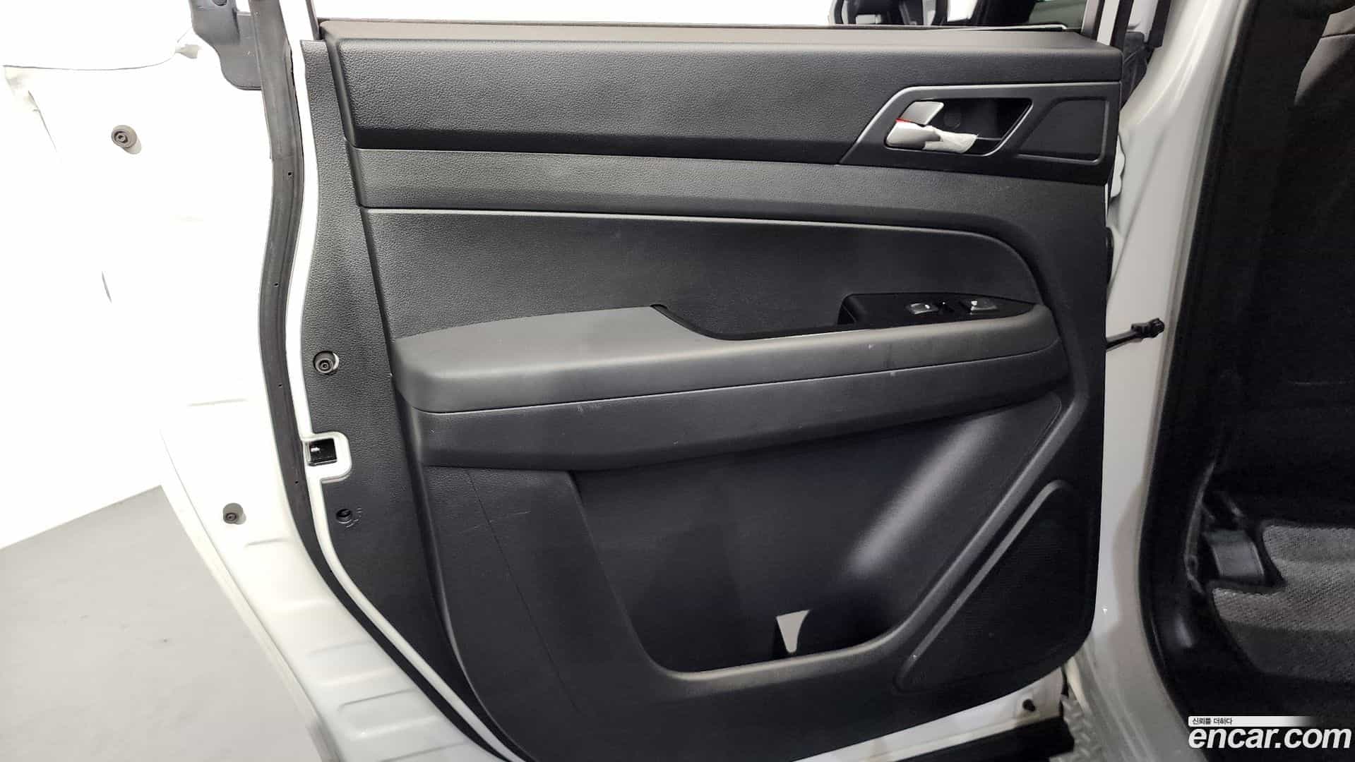 Rexton KG Mobility 2023.4-INNER-035