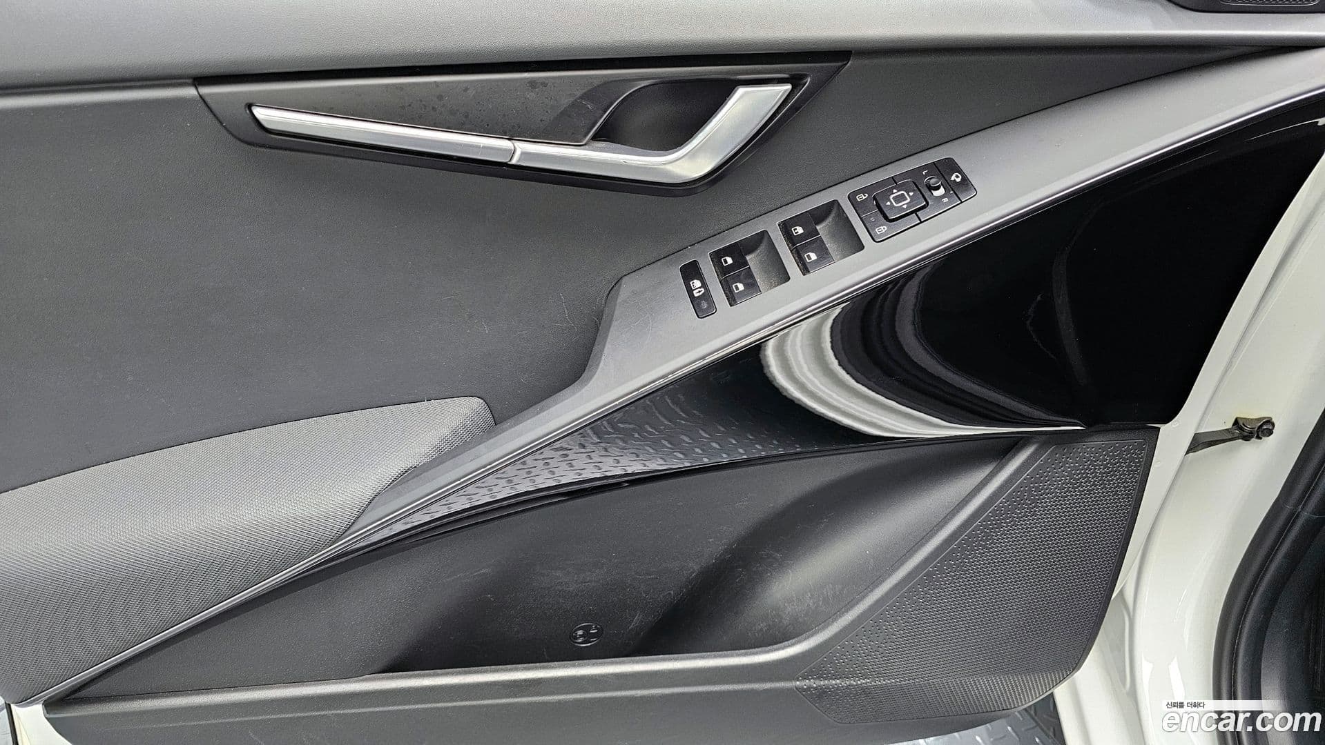 Main__Slider__Photo:Niro Kia 2022.5-24
