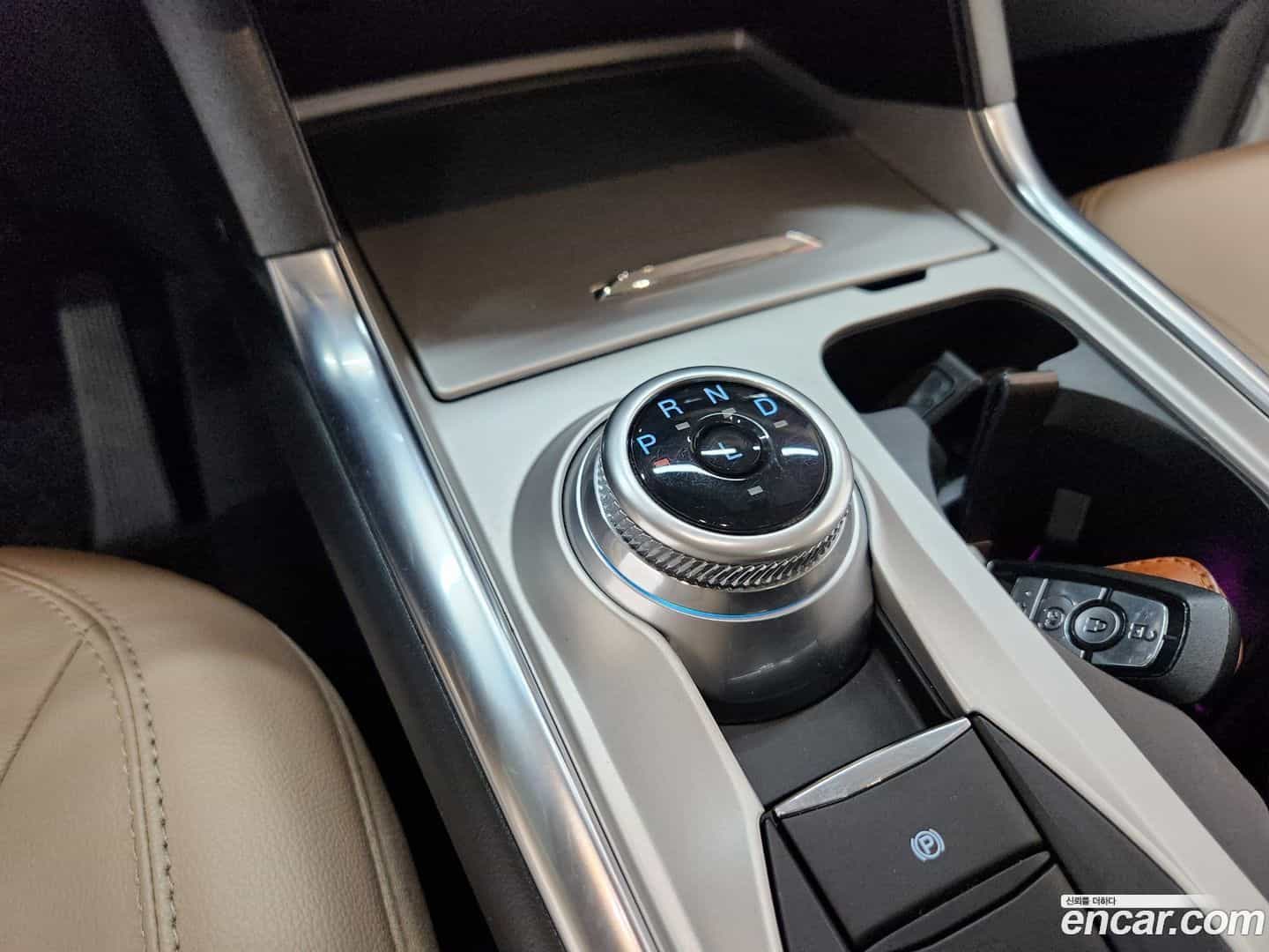 Explorer Ford 2021.11-INNER-009