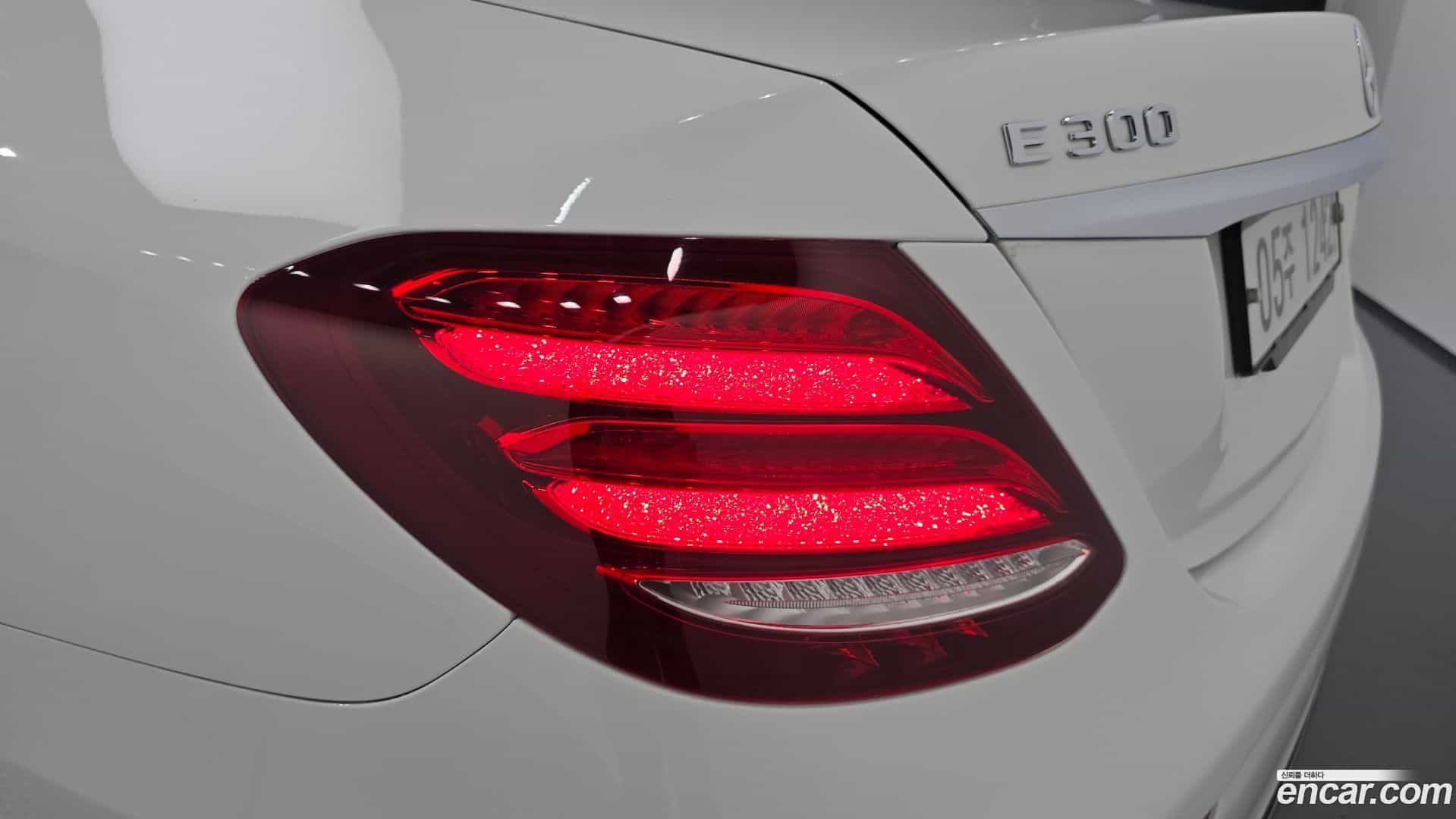 E-Class Mercedes-Benz 2017.7-OUTER-033