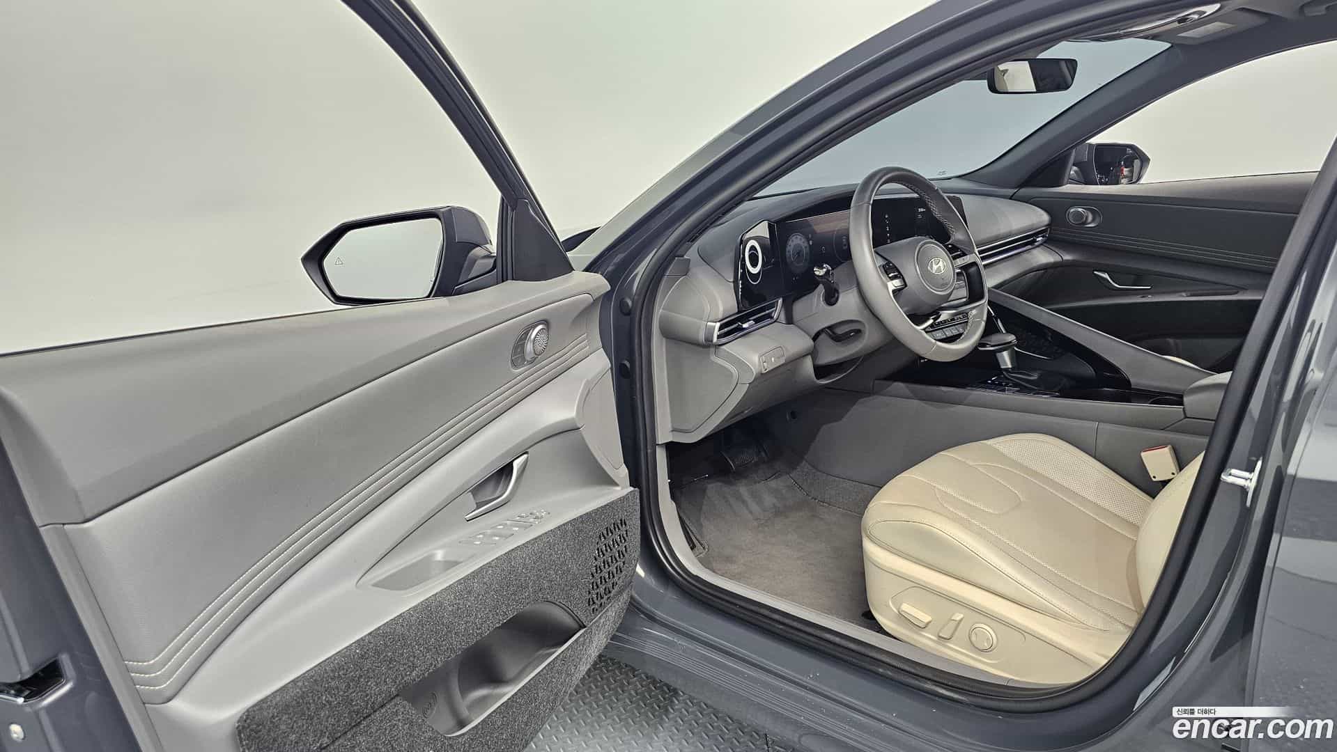 AVANTE Hyundai 2023.10-INNER-010