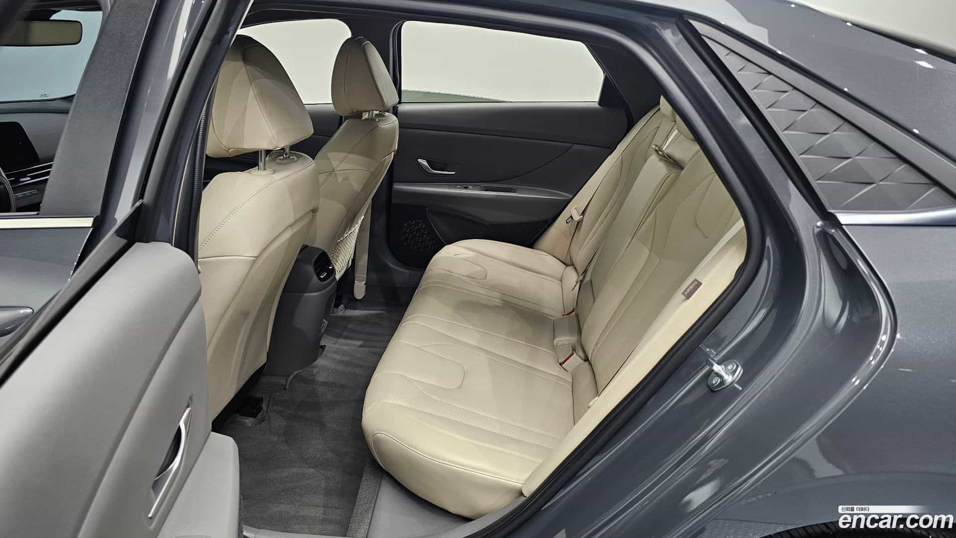 AVANTE Hyundai 2023.10-OPTION-015