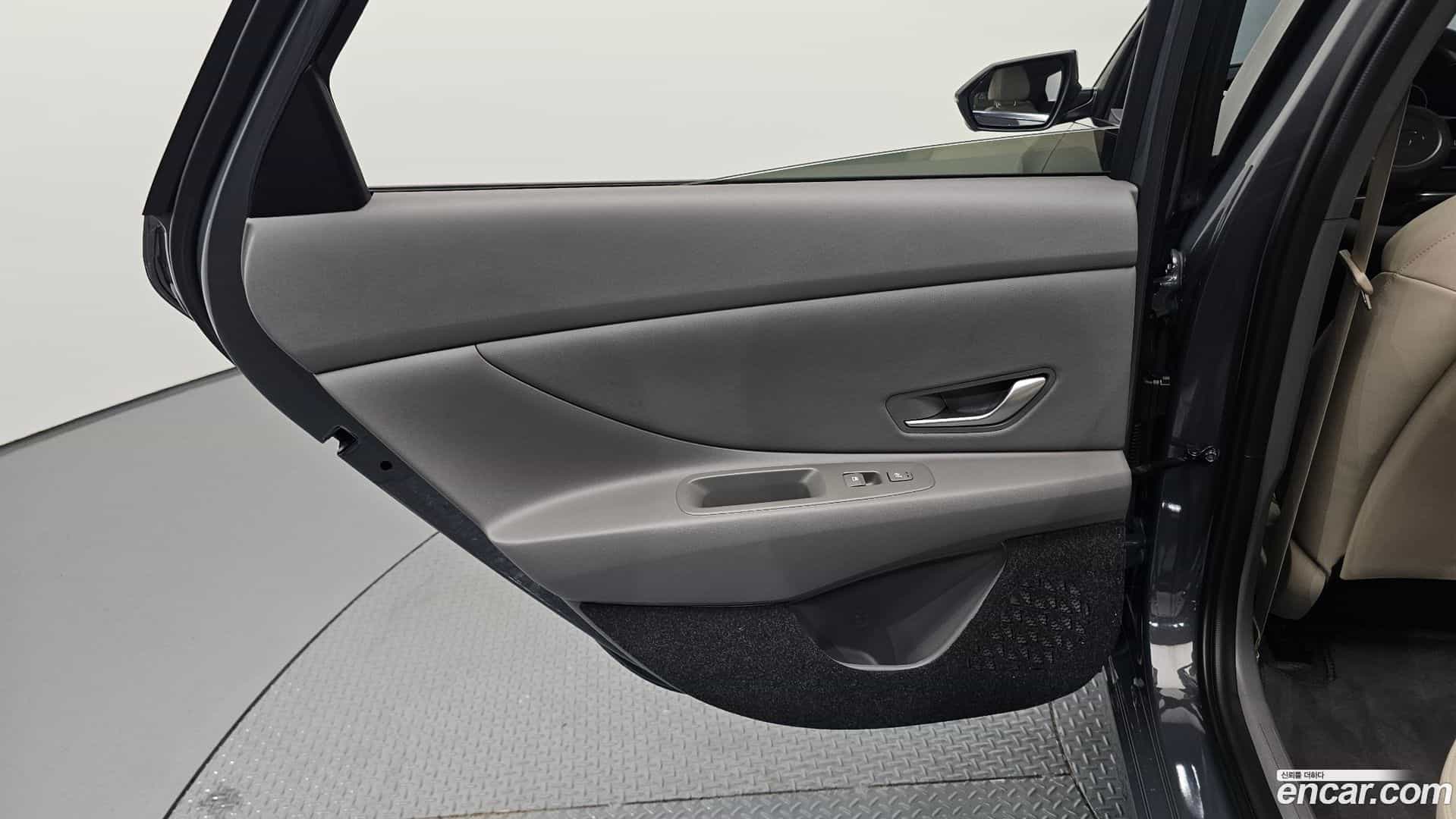 AVANTE Hyundai 2023.10-INNER-035