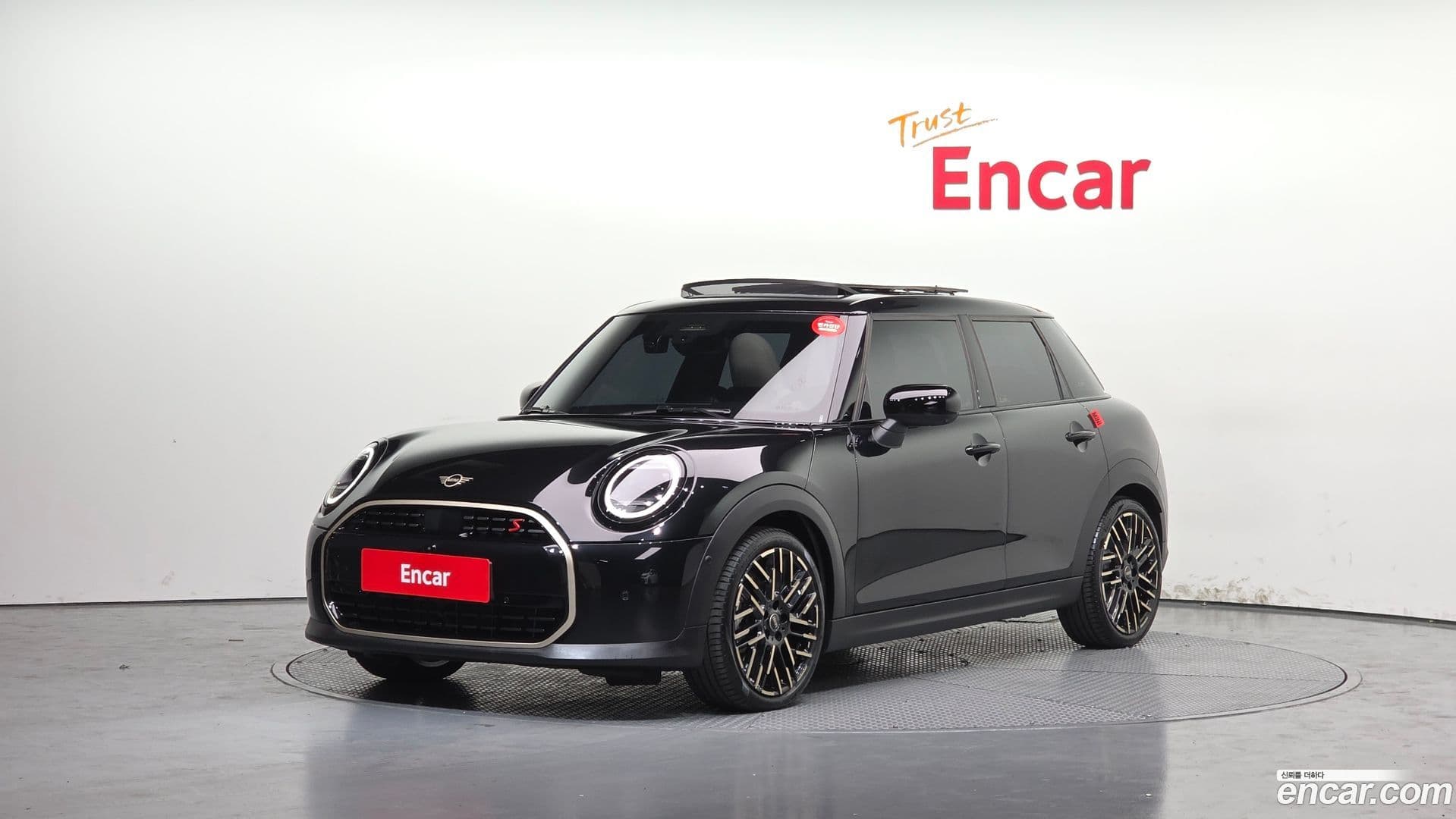 Main__Slider__Photo:Cooper Mini 2024.11-0