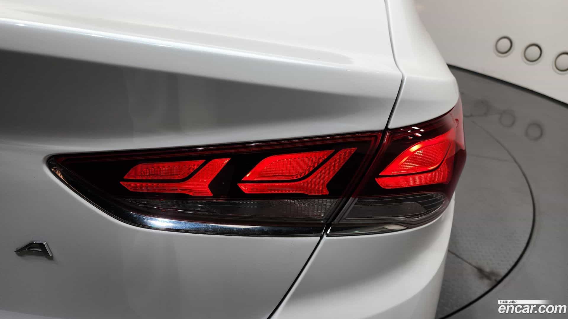 Sonata Hyundai 2018.0-OUTER-033