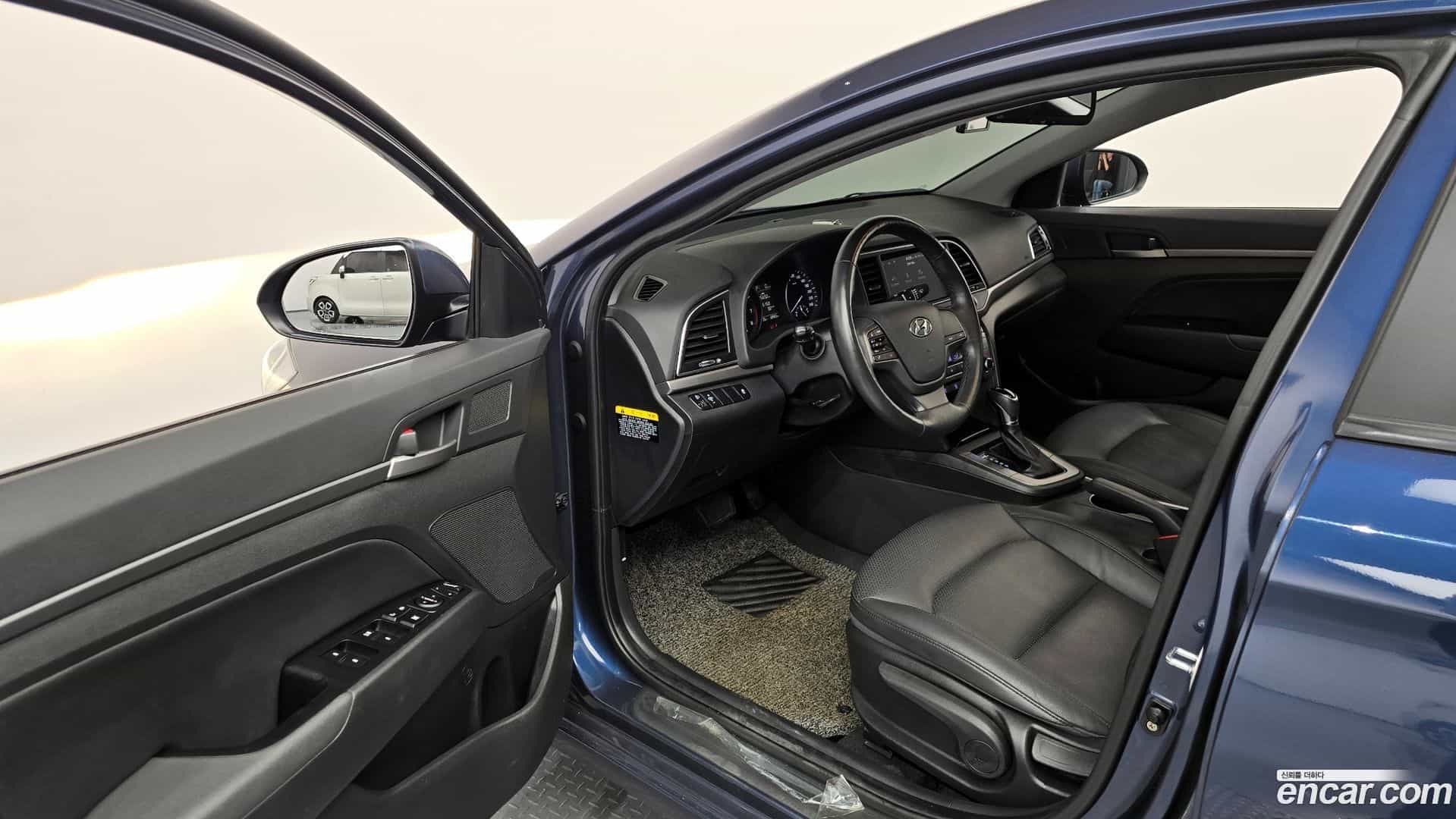 AVANTE Hyundai 2017.6-INNER-010