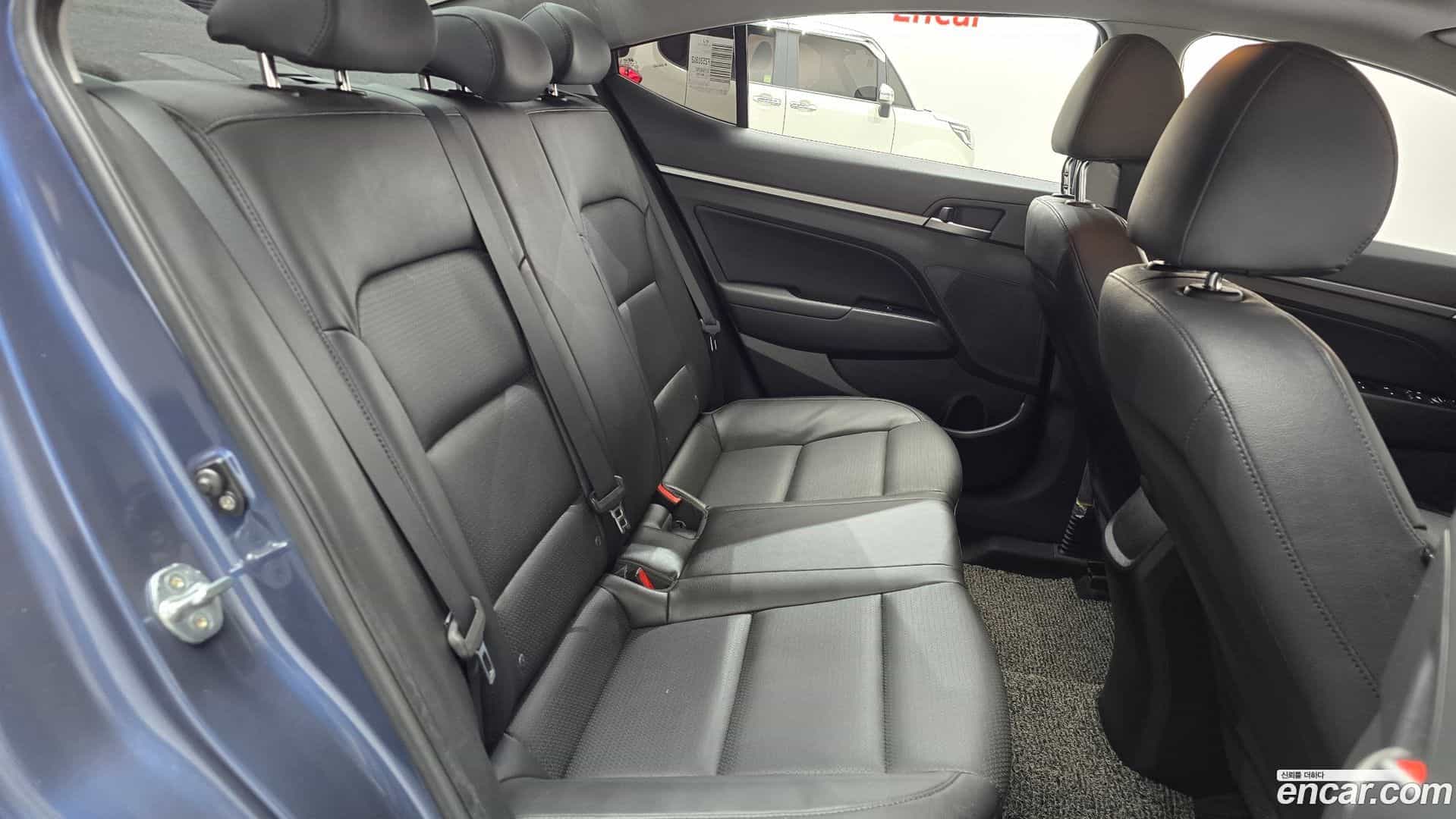 AVANTE Hyundai 2017.6-OPTION-015