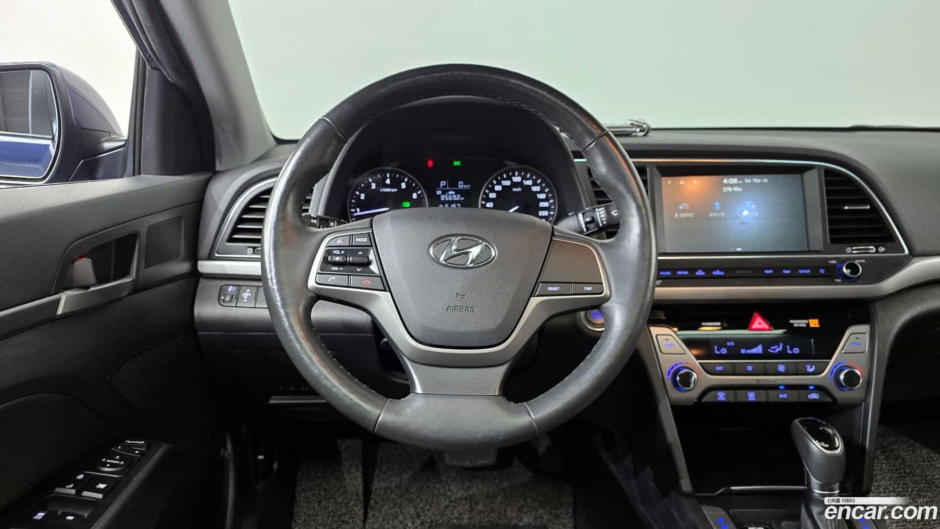 AVANTE Hyundai 2017.6-OPTION-018