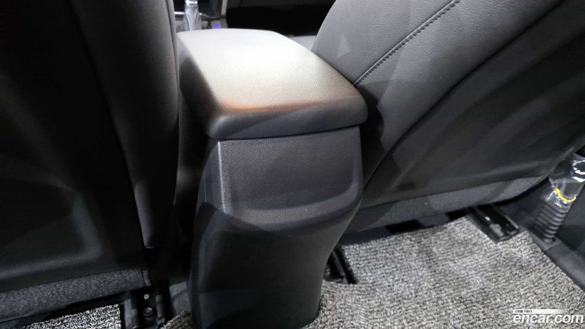 AVANTE Hyundai 2017.6-OPTION-022