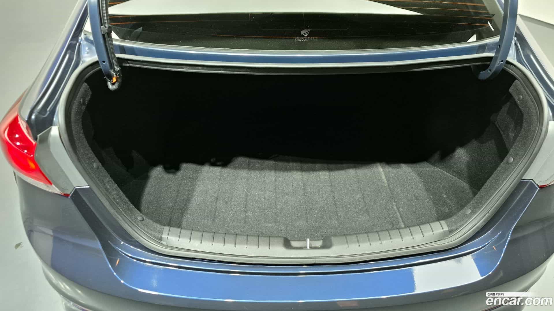 AVANTE Hyundai 2017.6-OPTION-023