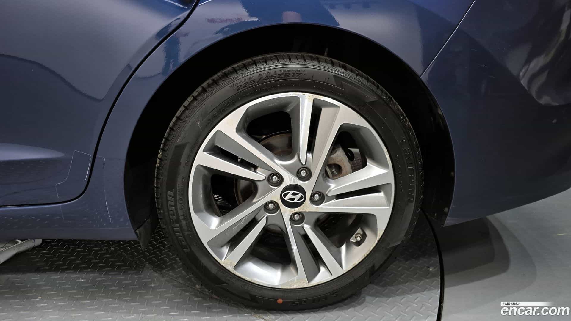 AVANTE Hyundai 2017.6-OUTER-031